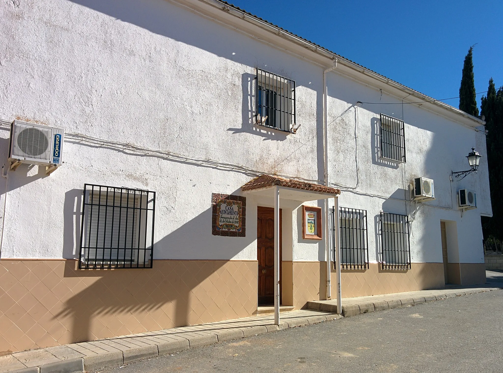 Photo showing: Antigua casa consistorial, Dehesas Viejas (Granada, España).