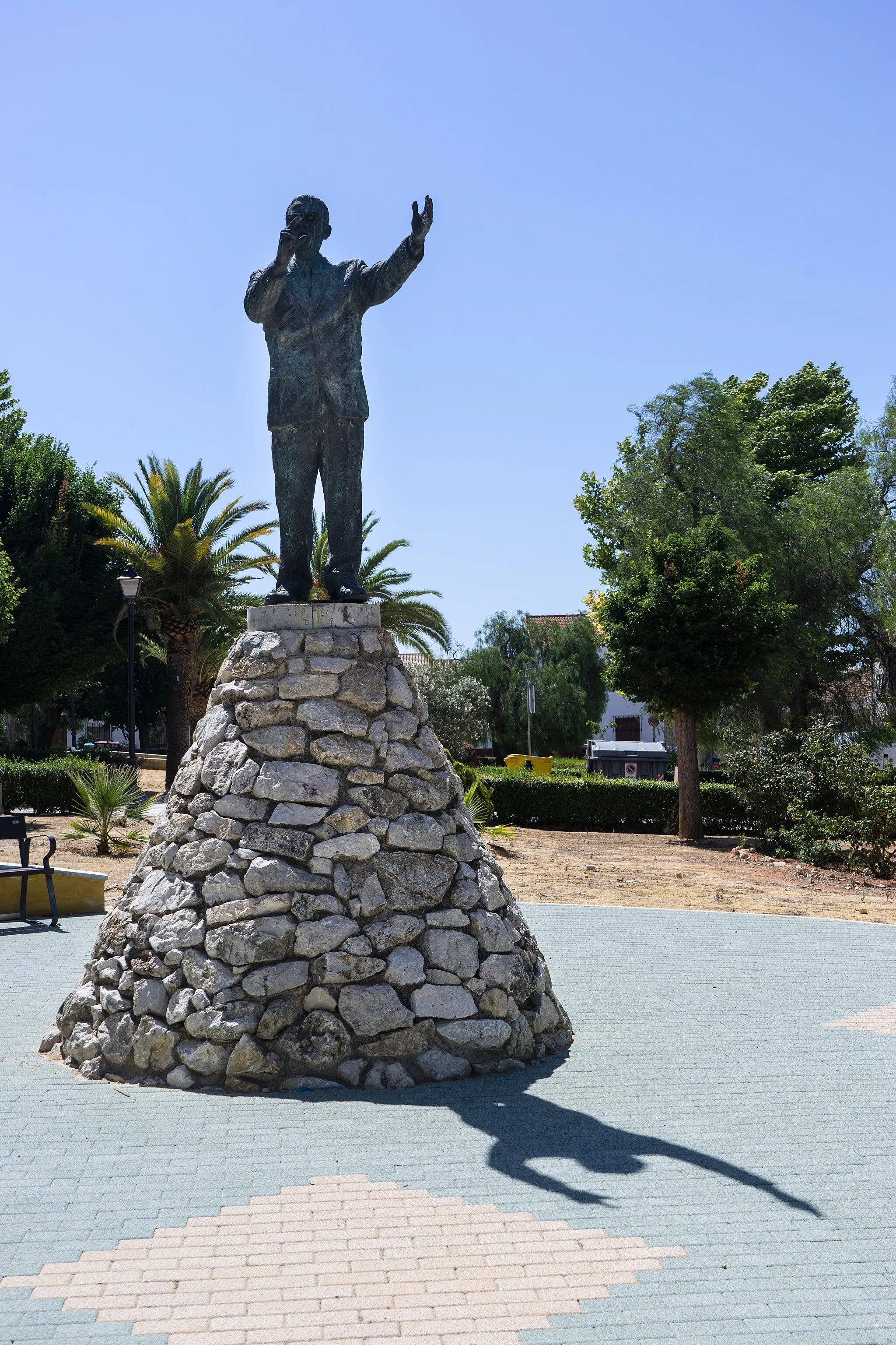 Photo showing: Salvador Allende Statue. Humilladero. Málaga.