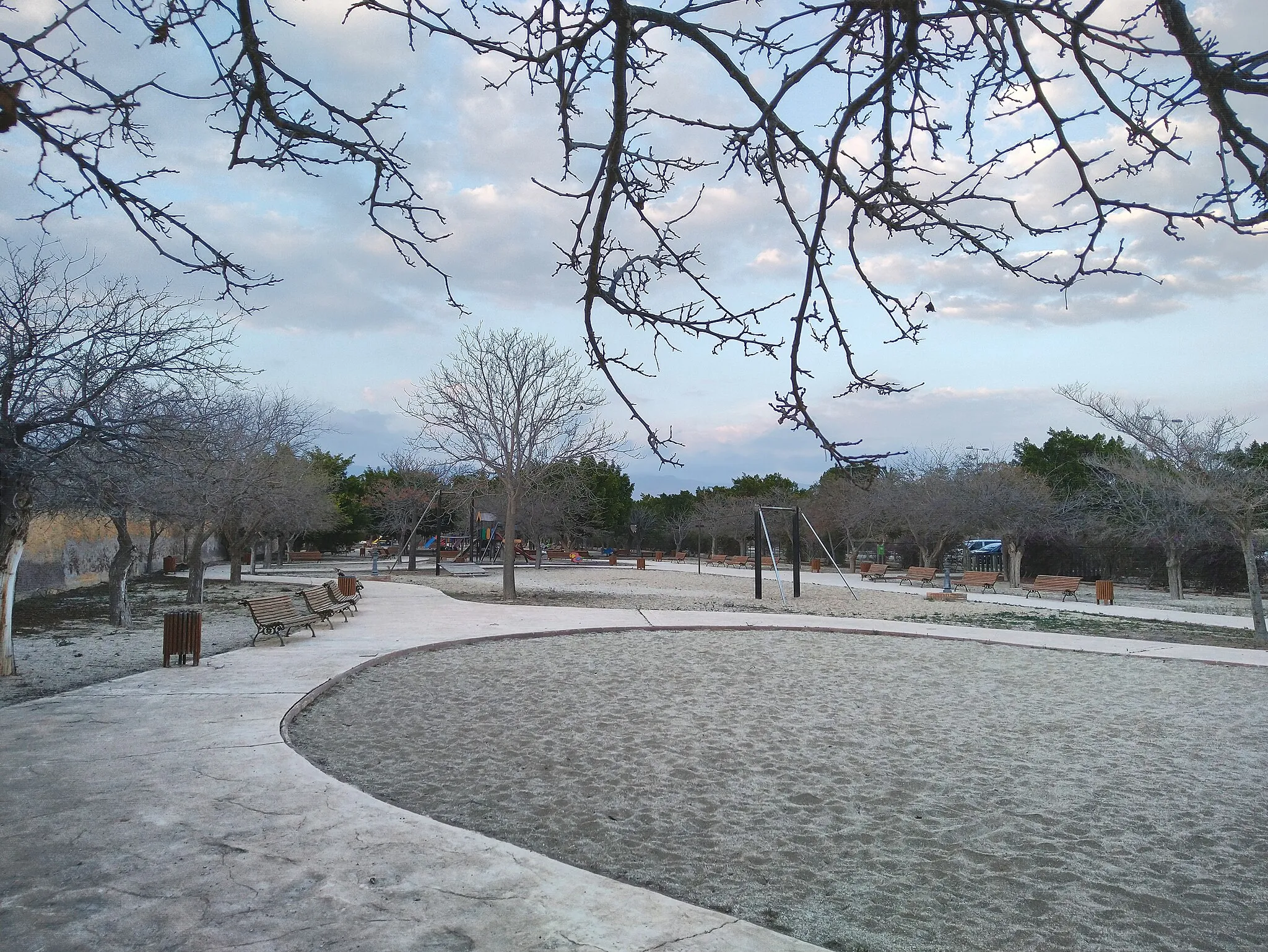 Photo showing: Paseo por el parque del Boticario en febrero de 2022.