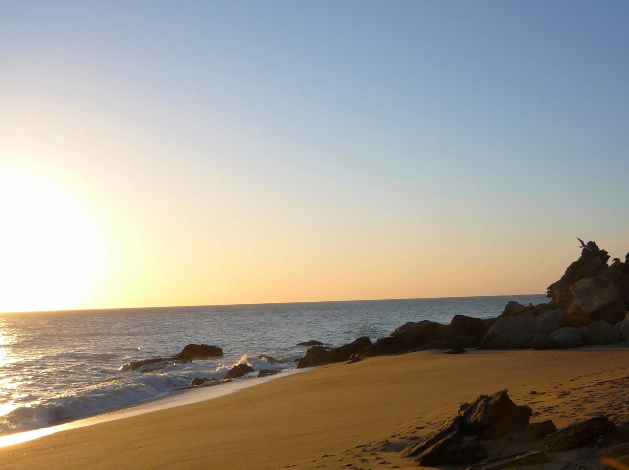 Photo showing: Kühle Abendstimmung am Strand unter dem Cabo Roche, entsprechend selten die Spuren im Sand.

See more about in a related article (DE) of my travelblog.