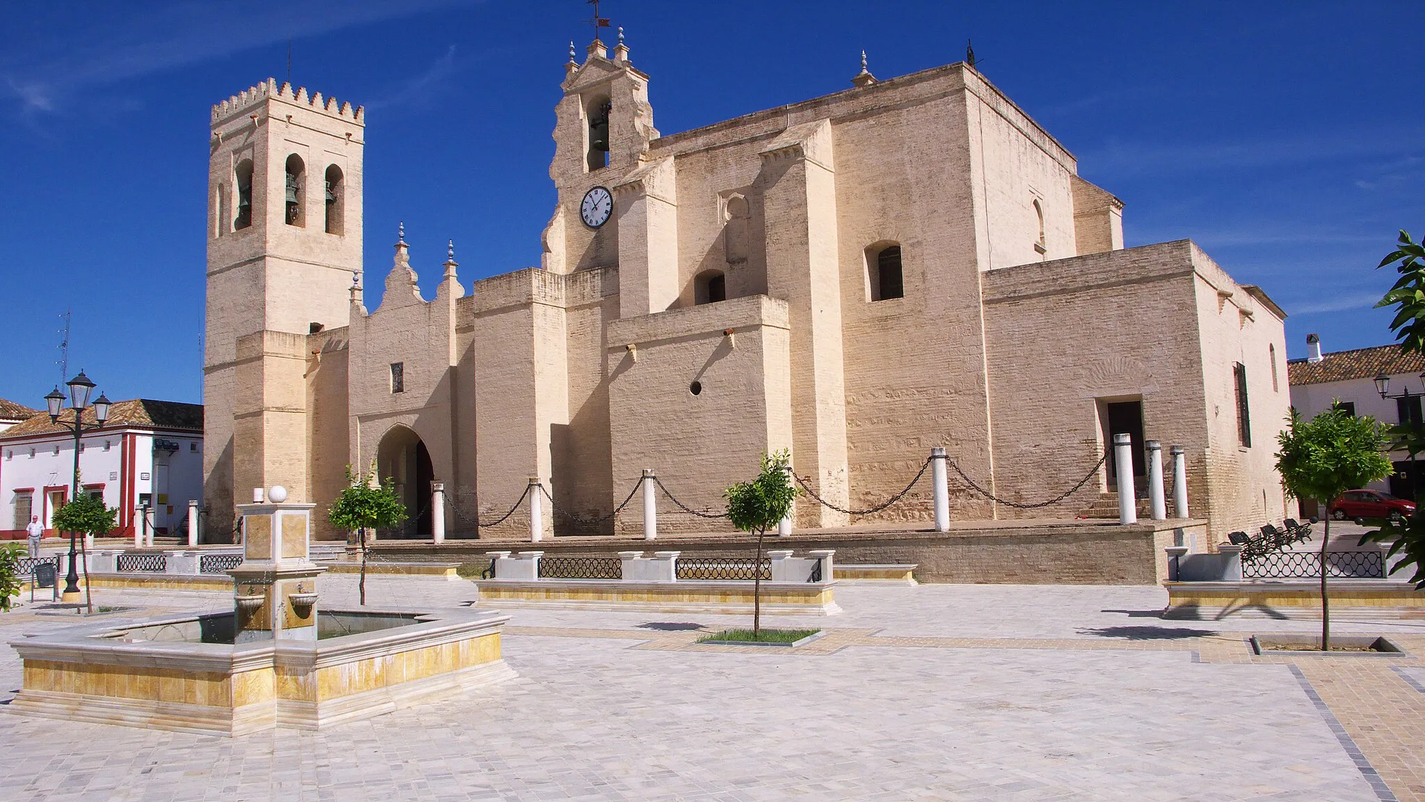 Photo showing: Fachada meridional. Posiblemente esta fortaleza fue un ribat almohade (s. XII), posteriormente adaptado a castillo y templo cristiano (1253-1262).