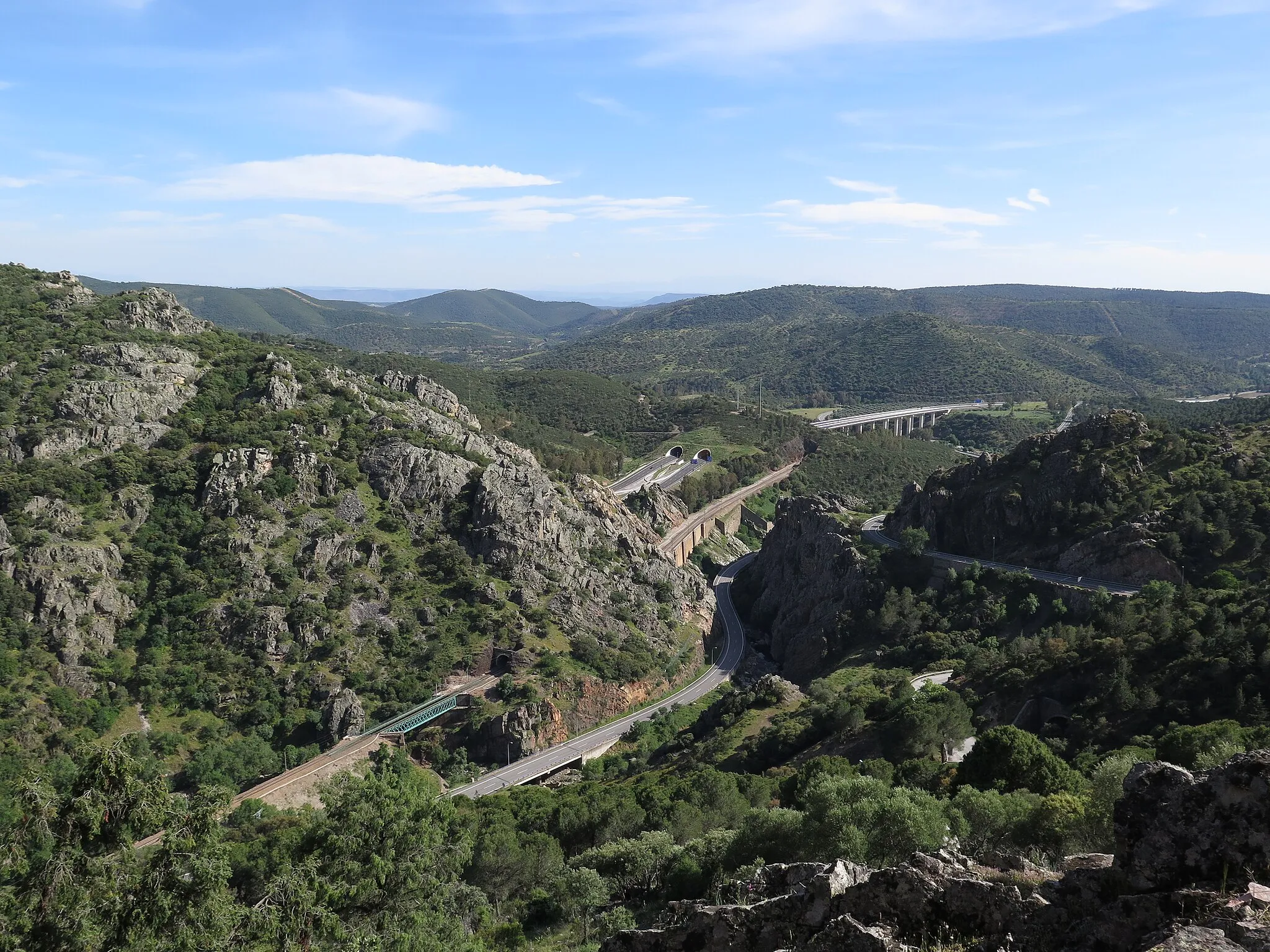 Photo showing: Vista general del parque de Despeñaperros, vista hacia Andalucía.