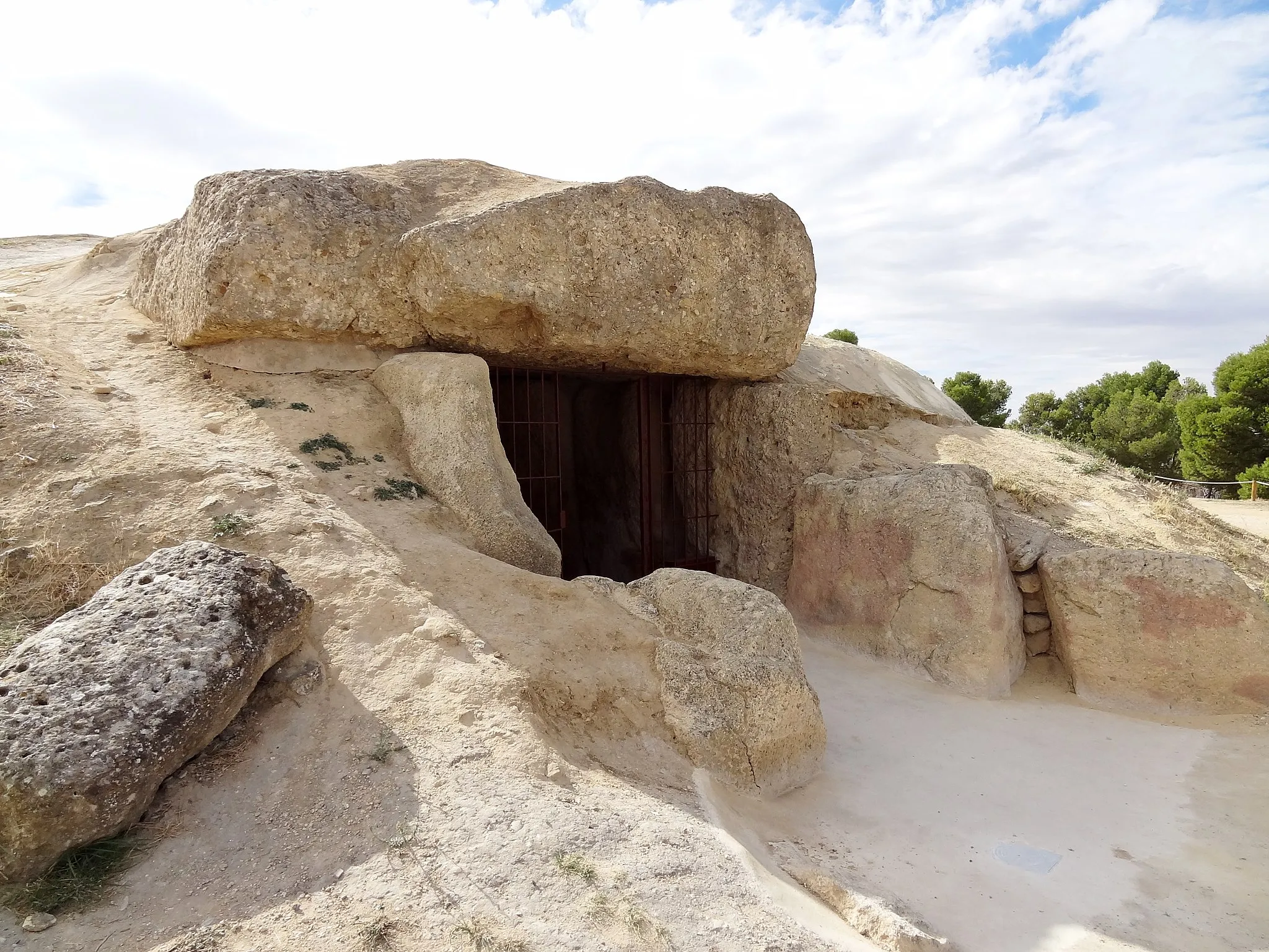 Photo showing: Dolmen de Menga in Antequera, Provinz Málaga, Spanien