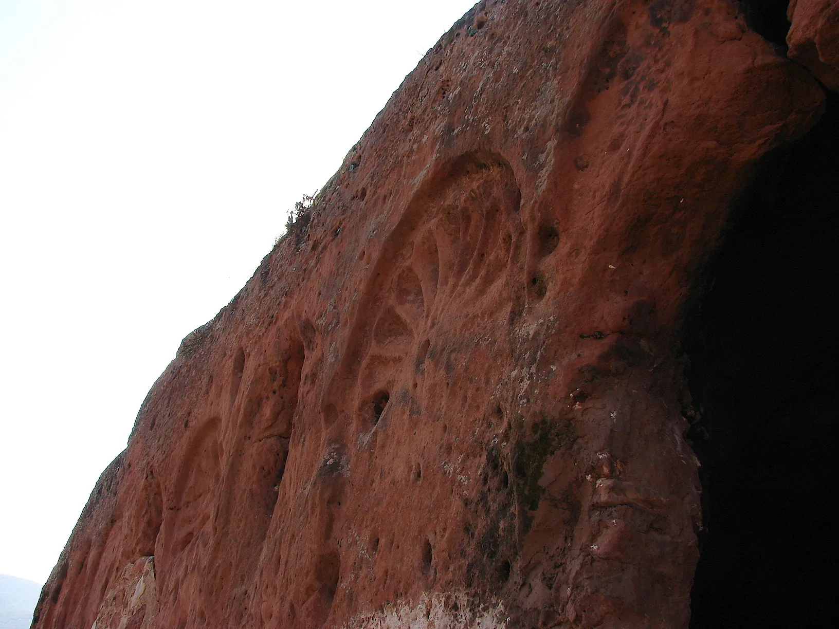 Photo showing: Detalle de los arcos y motivos decorativos esculpidos en el exterior de Valdecanales.