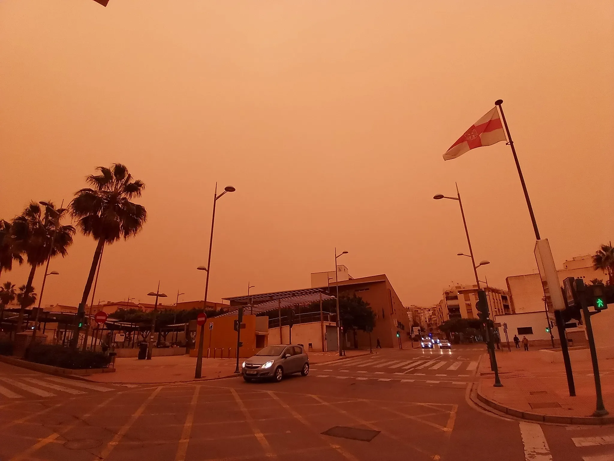 Photo showing: Invasión de aire sahariano cargado de polvo que generó una potente calima en Almería el 14 de marzo de 2022.