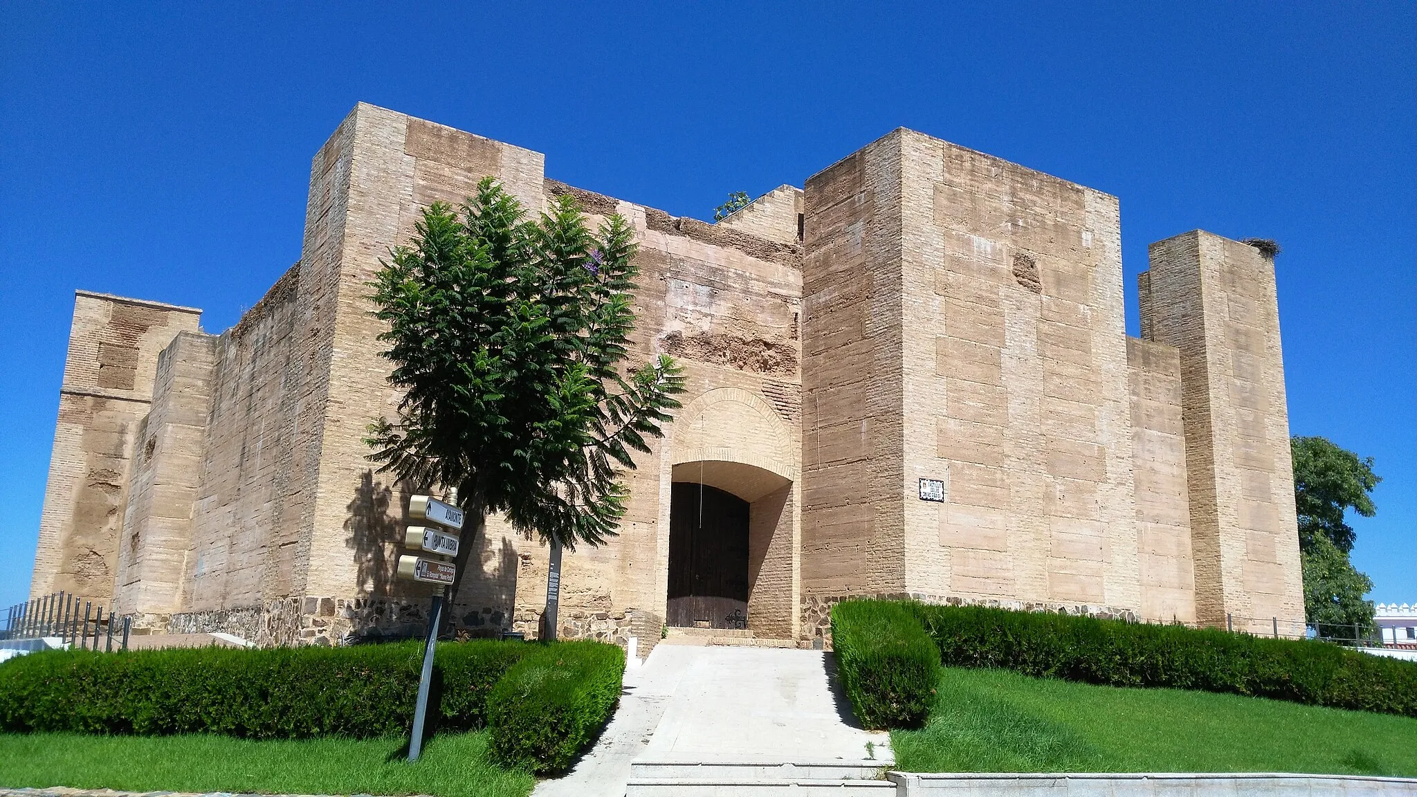 Photo showing: El Castillo fortaleza de Los Zúñiga es una construcción defensiva iniciada en el siglo XV en la localidad de Cartaya (Huelva, España).