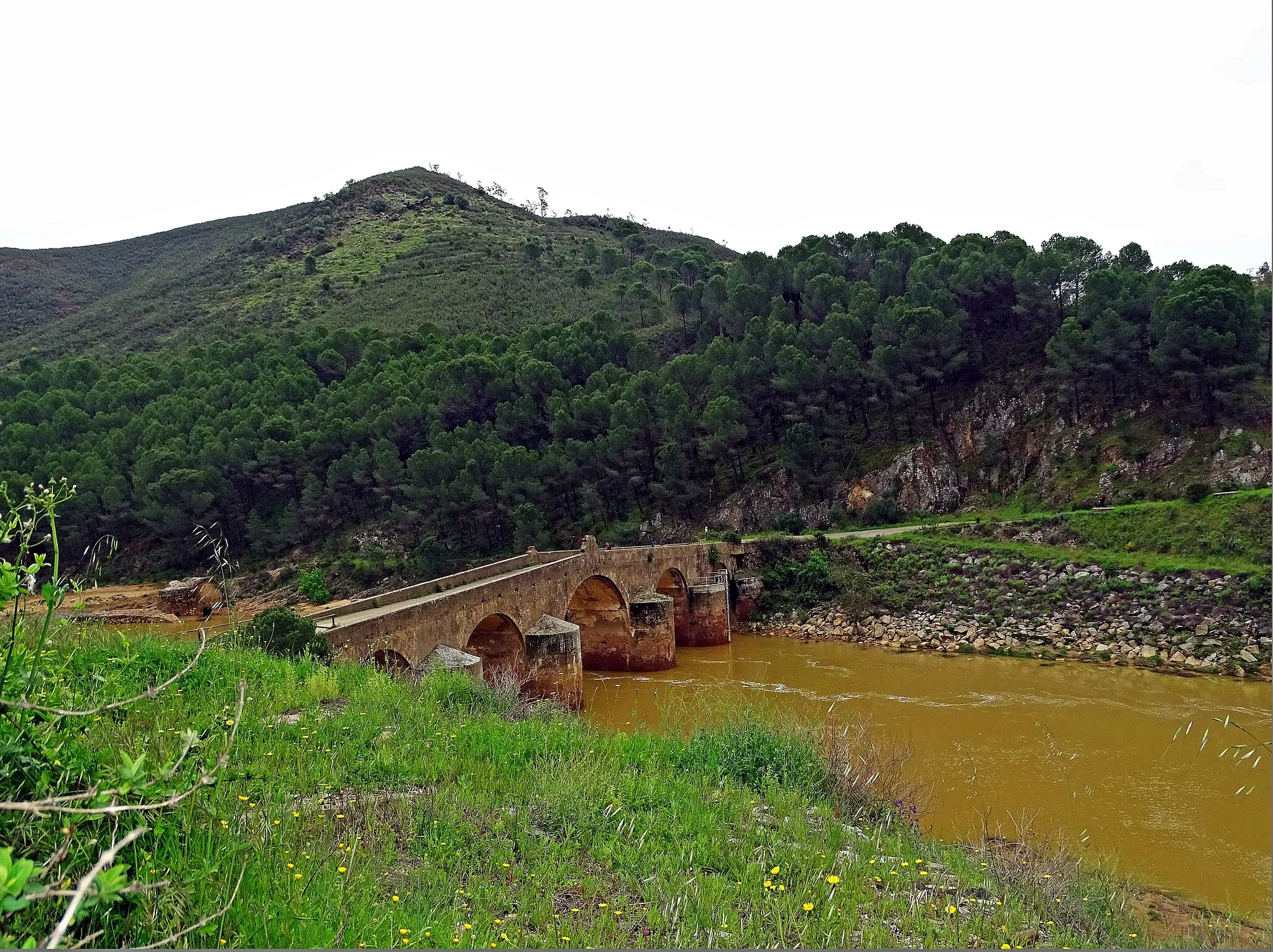 Photo showing: Antiguo puente en Sotiel Coronada, en el municipio de Calañas (Huelva, España).