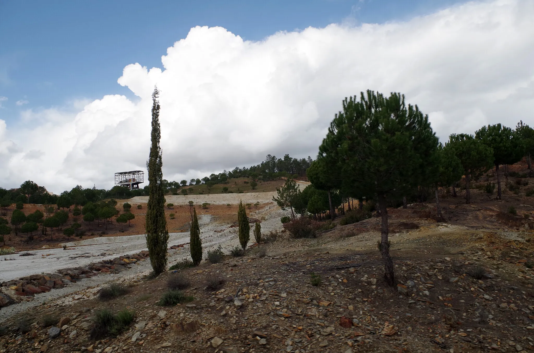 Photo showing: Landscape with mining winches in the road to the touristic mining train in Nerva. (Huelva, Spain)
