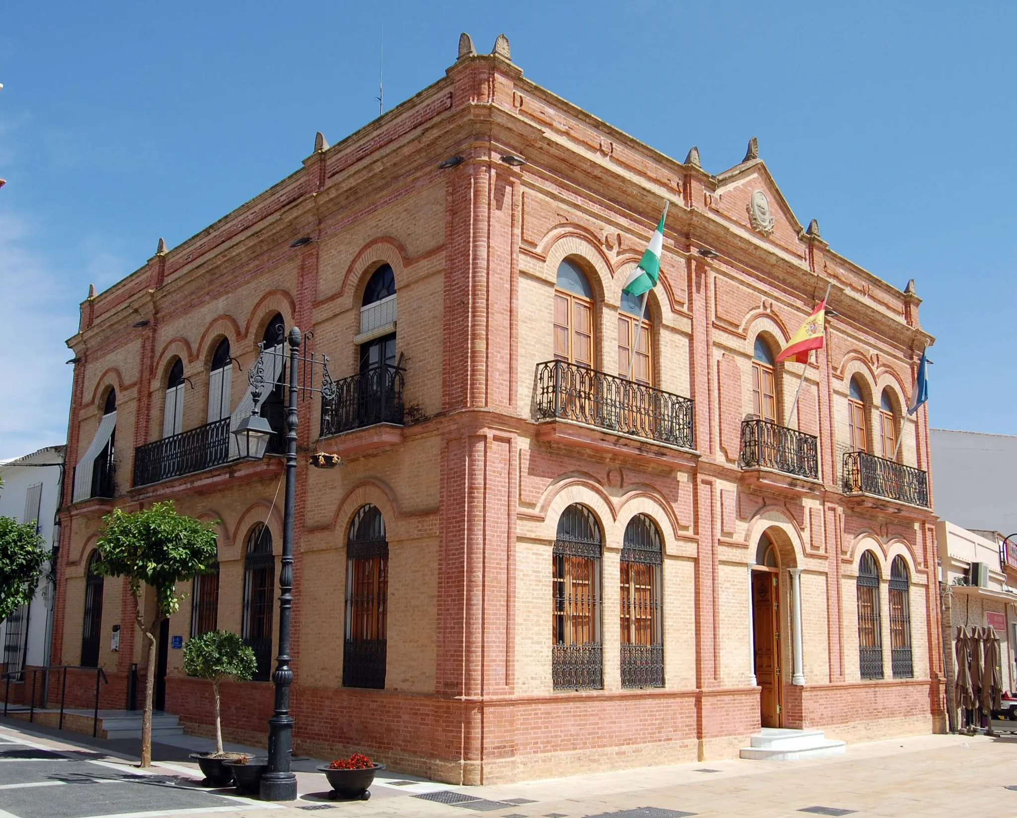 Photo showing: Fachada del Ayuntamiento de San Juan del Puerto