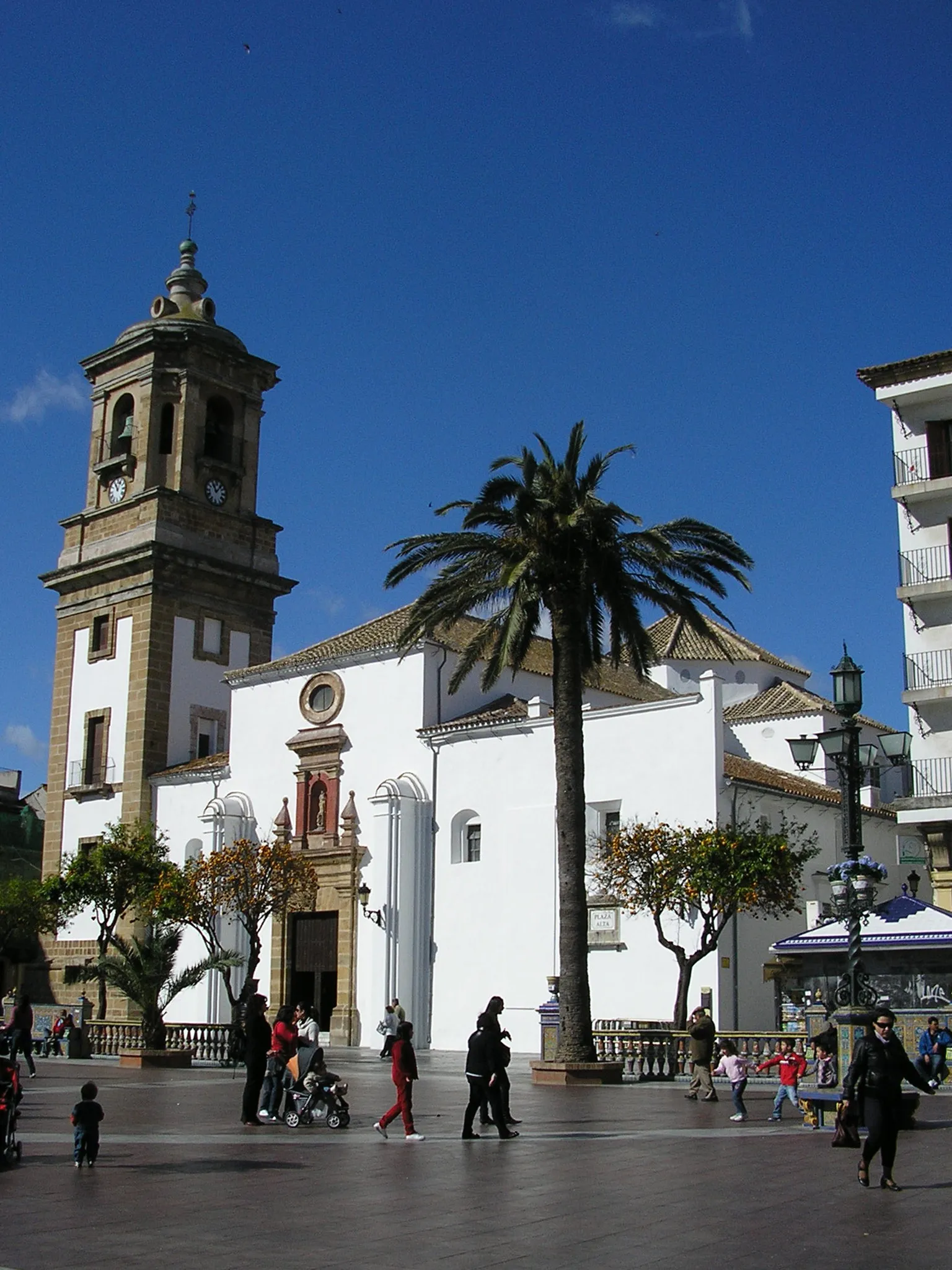 Photo showing: Plaza Alta de Algeciras, vista de la Iglesia de Nuestra Señora de La Palma, Andalucía, España
