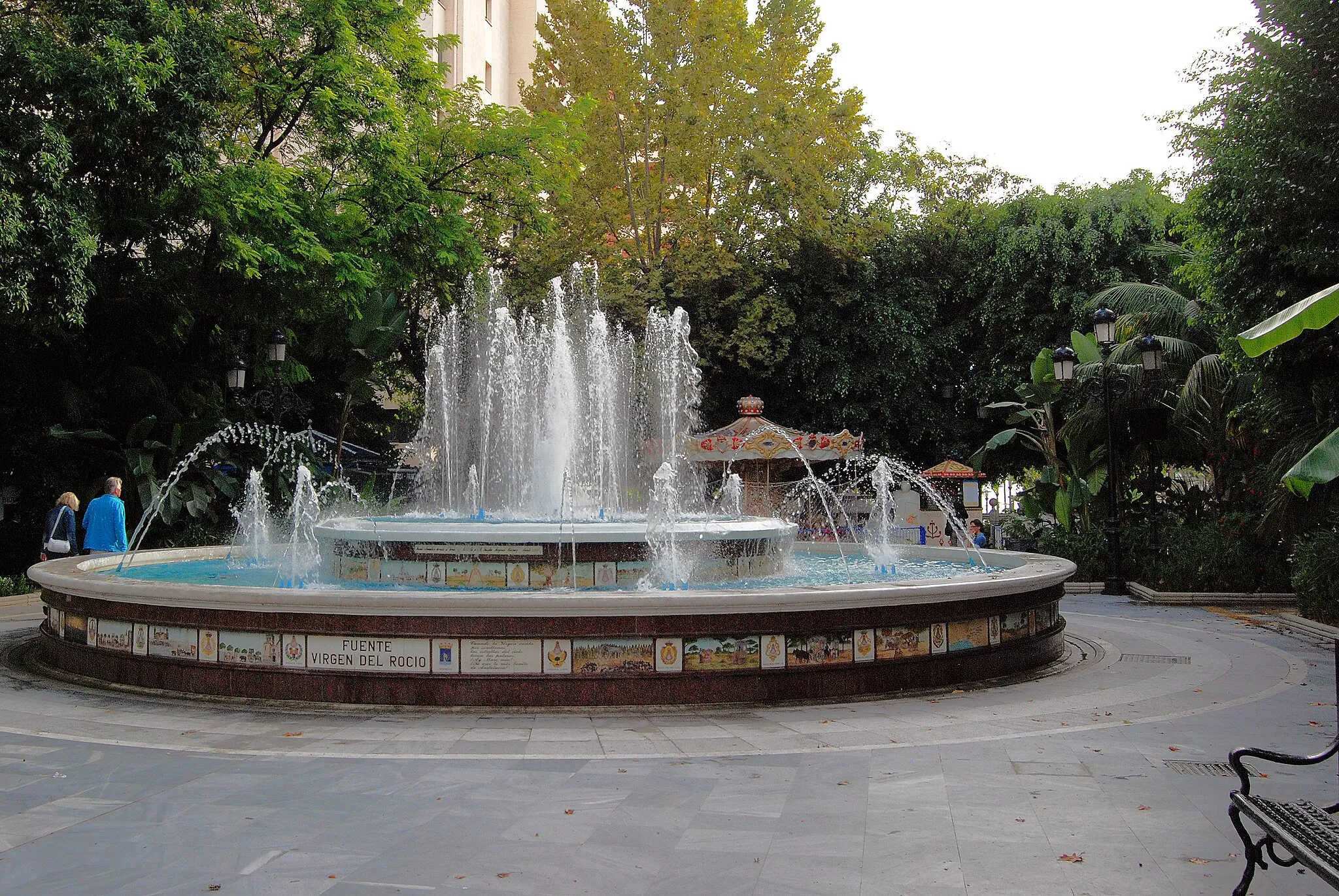 Photo showing: El Parque de Alameda (Alameda Park)  /  Between the old town and the sea in the area known as the "historic extension" (ensanche histórico), there is a small botanical garden on Paseo de la Alameda, with a garden, fountains and a collection of ten sculptures by Salvador Dalí on the Avenida del Mar, which connects the old town with the beach