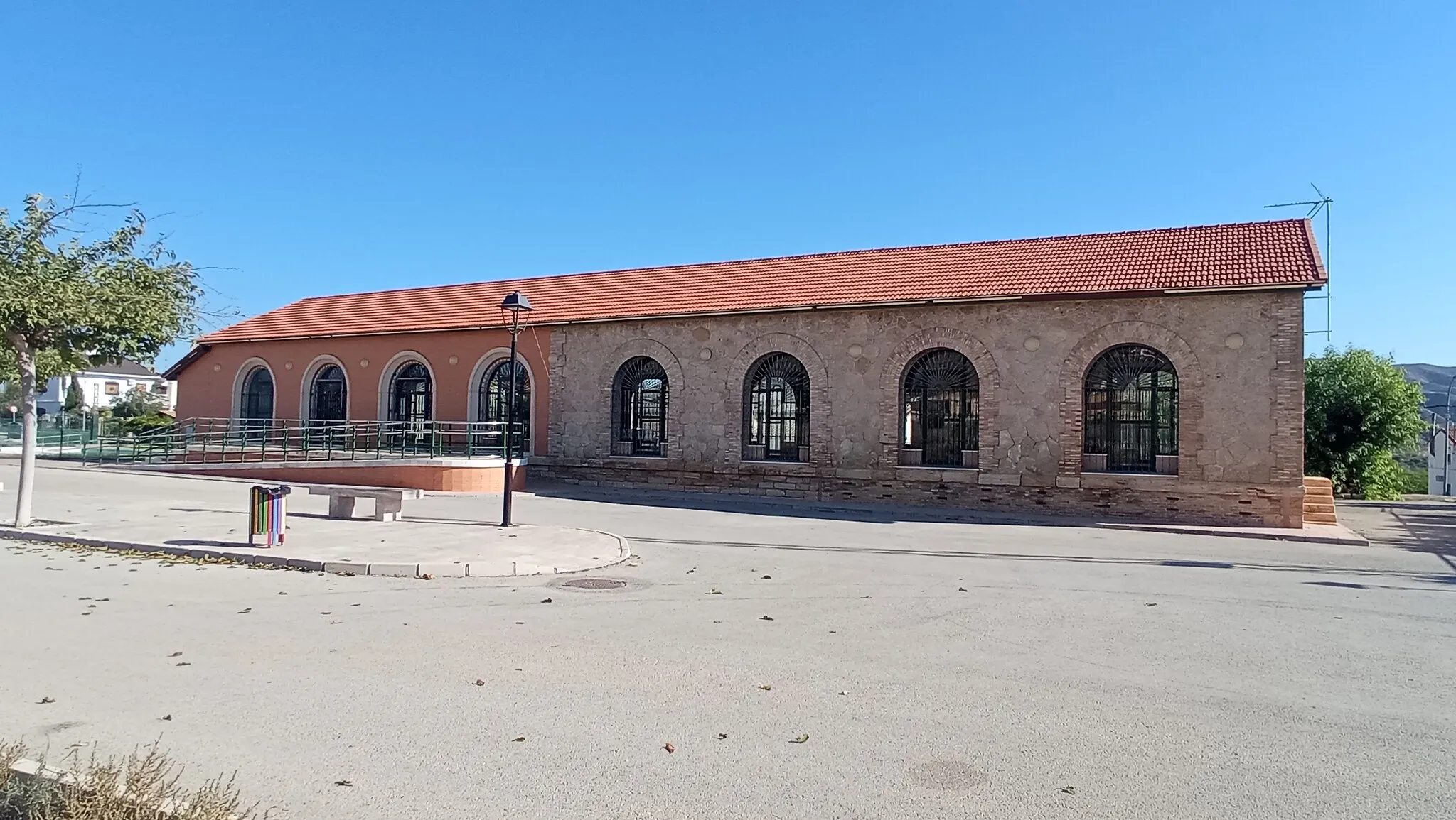 Photo showing: Antiguo muelle de la estación de Almanzora, en el término municipal homónimo.