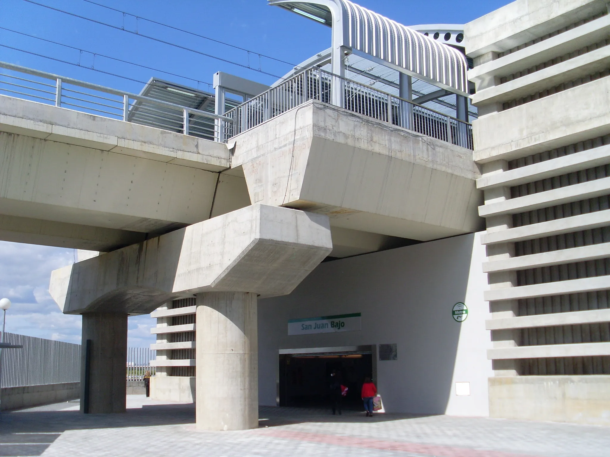 Photo showing: Seville subway, San Juan Bajo station. Entrance.