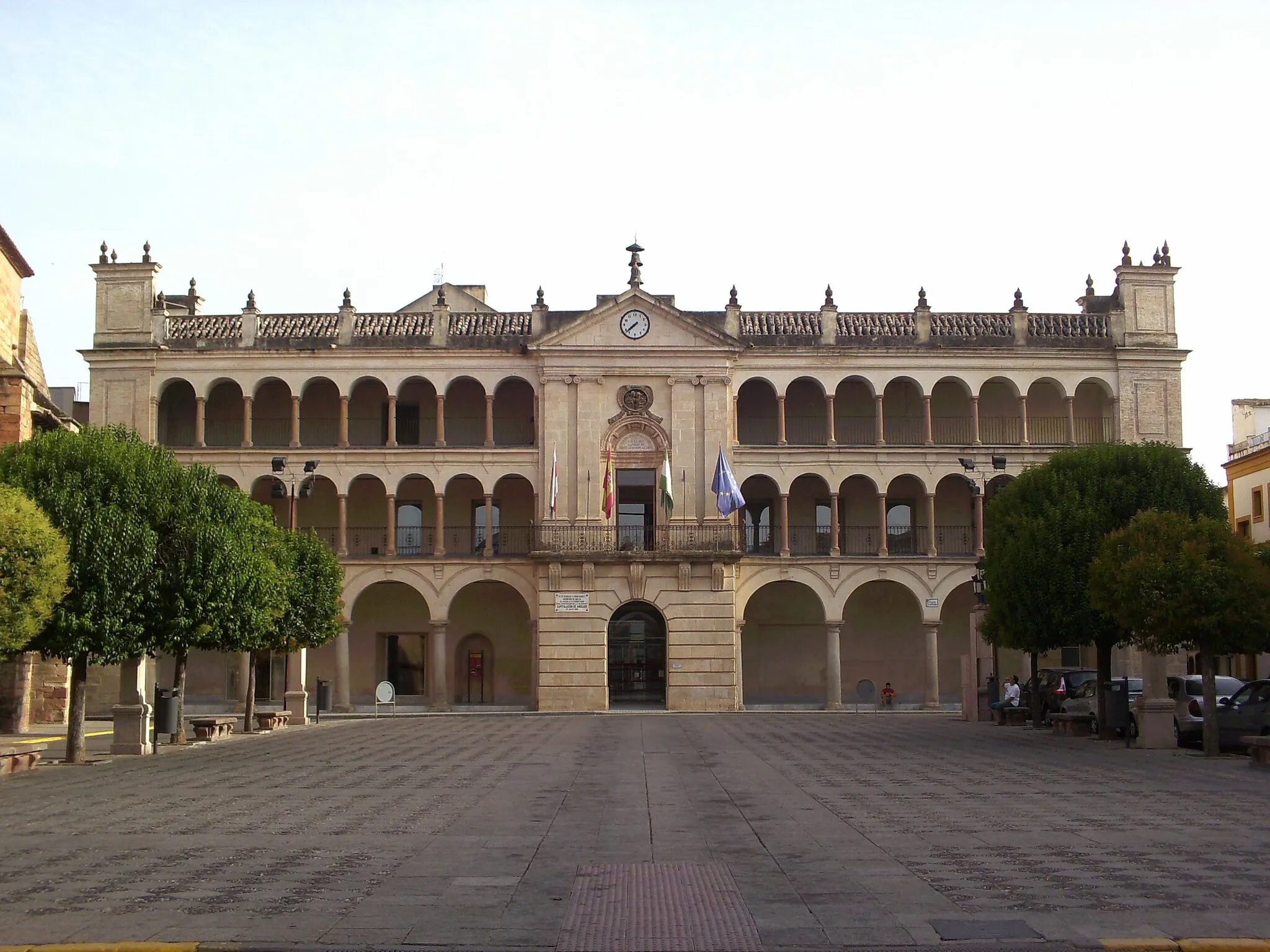 Photo showing: Fachada del Ayuntamiento de Andújar.
