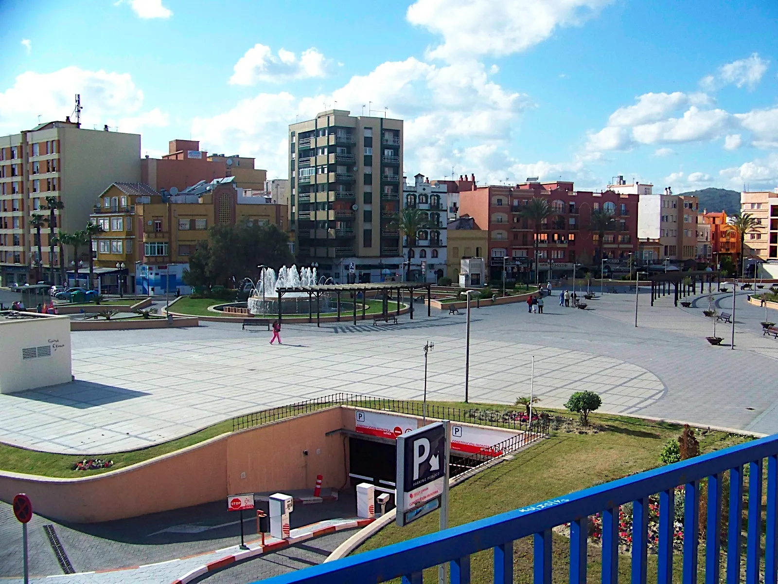 Photo showing: Plaza de la Constitución de La Línea de la Concepción, desde la Pasarela Hércules