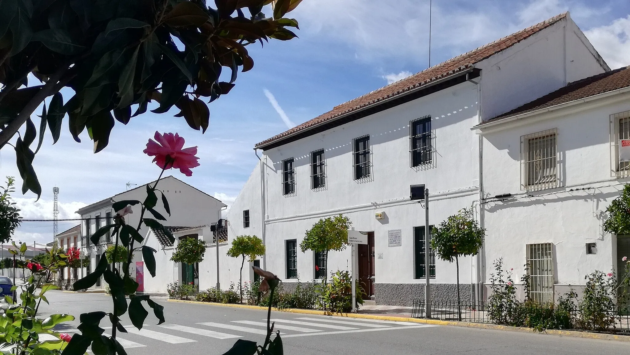 Photo showing: En esta casa vivió la familia García Lorca desde 1905 hasta 1909. Desde ese año y hasta 1926 sería el lugar  de encuentro cada verano.