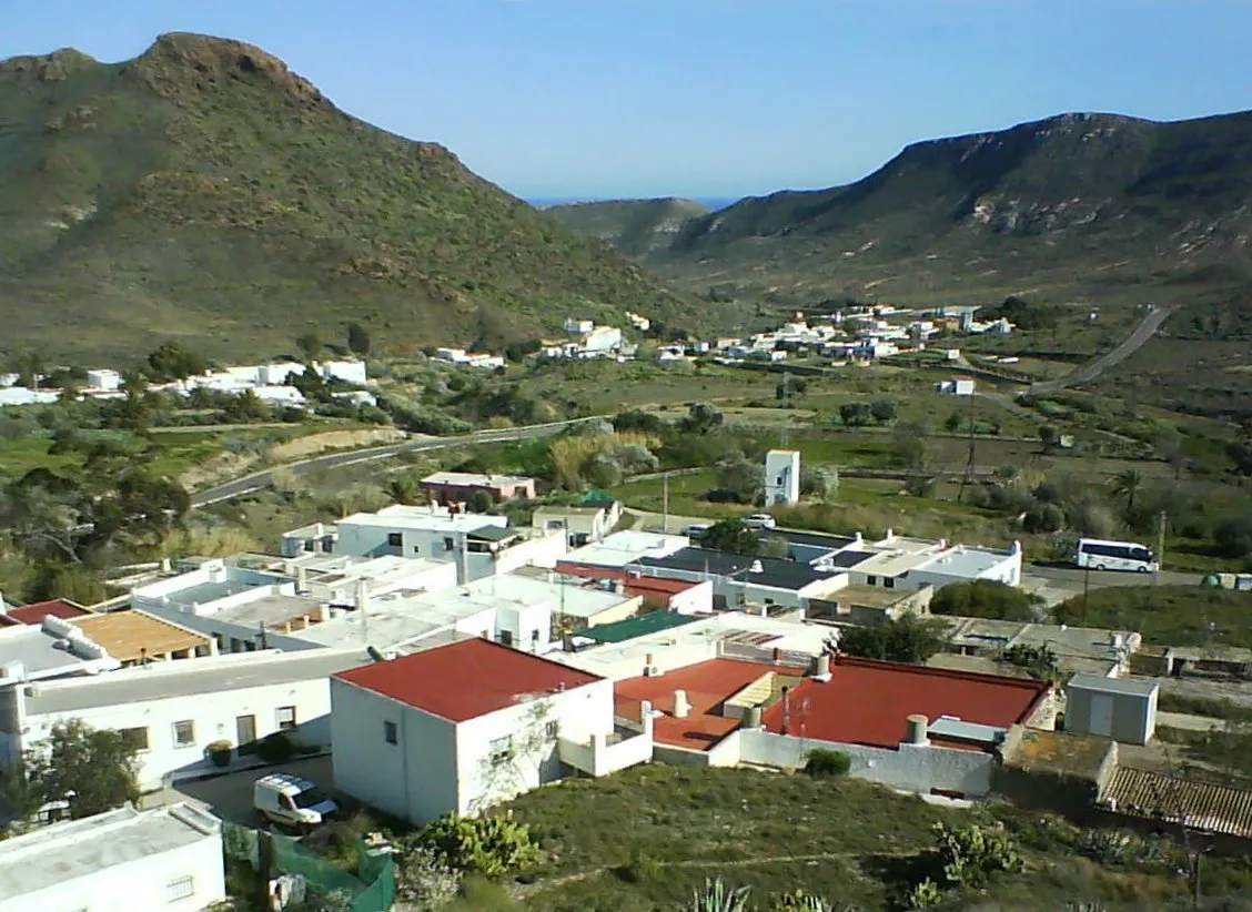 Photo showing: Vista desde el cerro, de la cañada de Las Hortichuelas, en Almería (España).