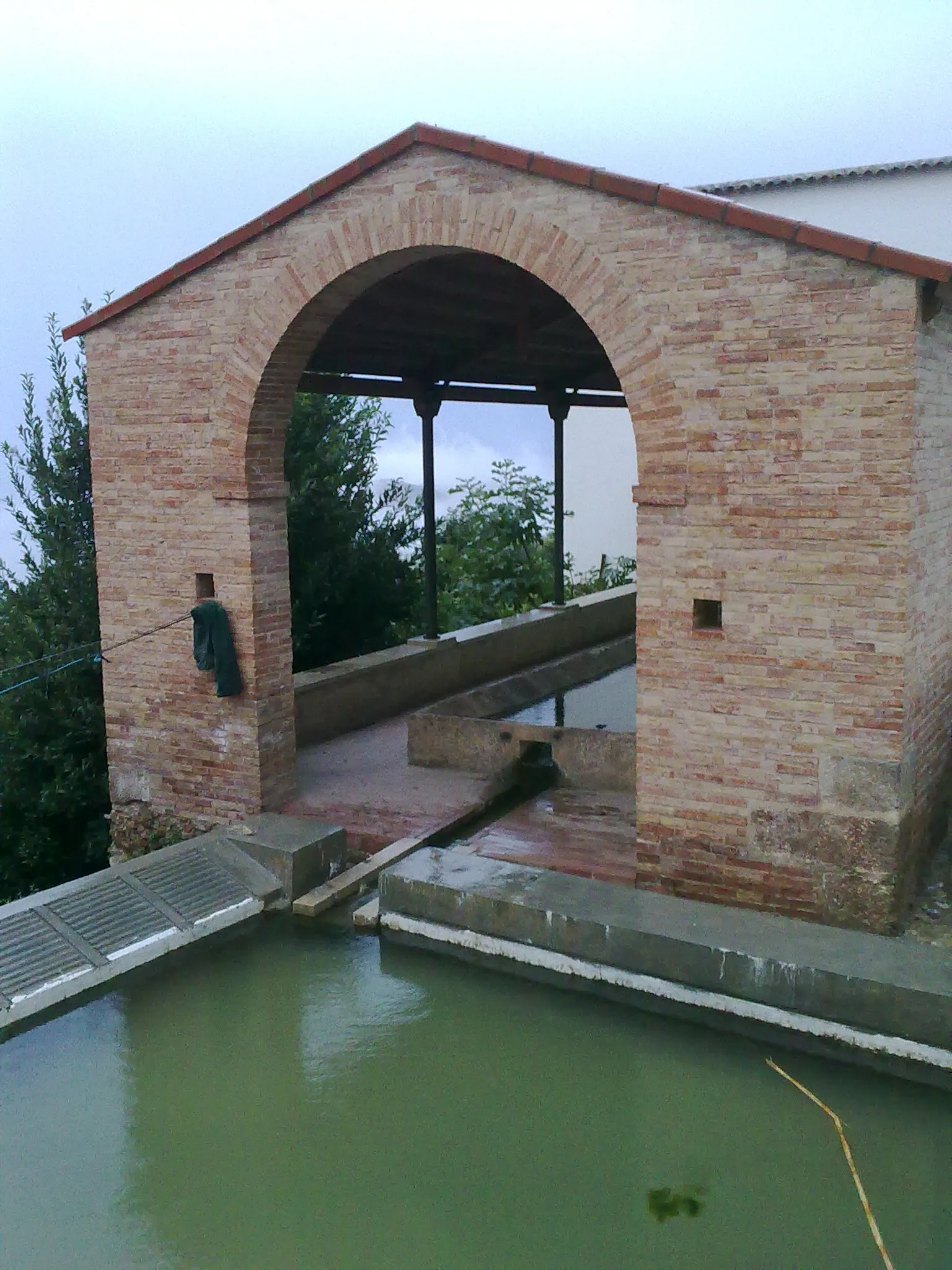 Photo showing: Lavadero de Murtas, junto a la fuente. Septiembre de 2010