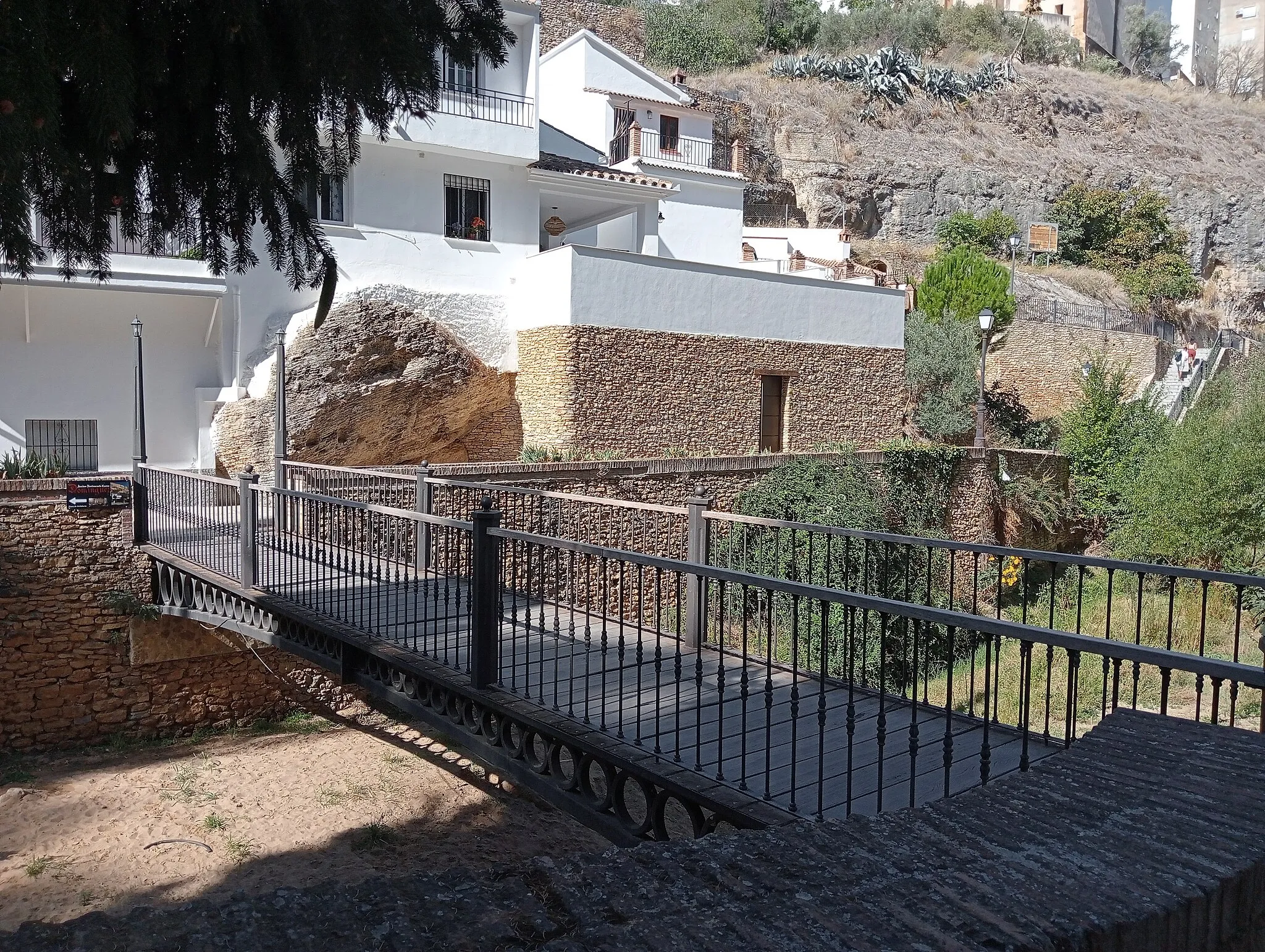 Photo showing: Cuarto puente en Setenil sobre el Río Trejo