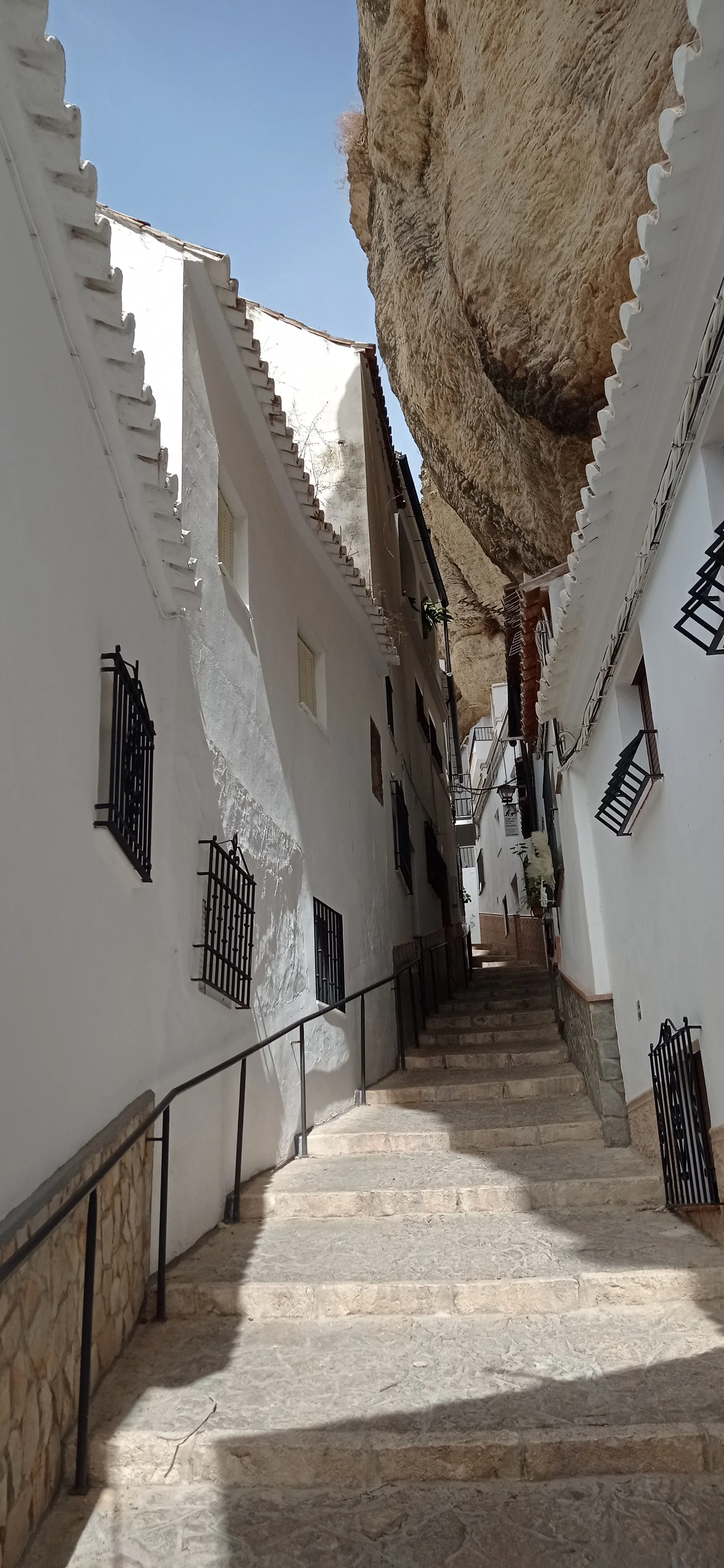 Photo showing: Calle Herrería en Setenil (Cádiz)