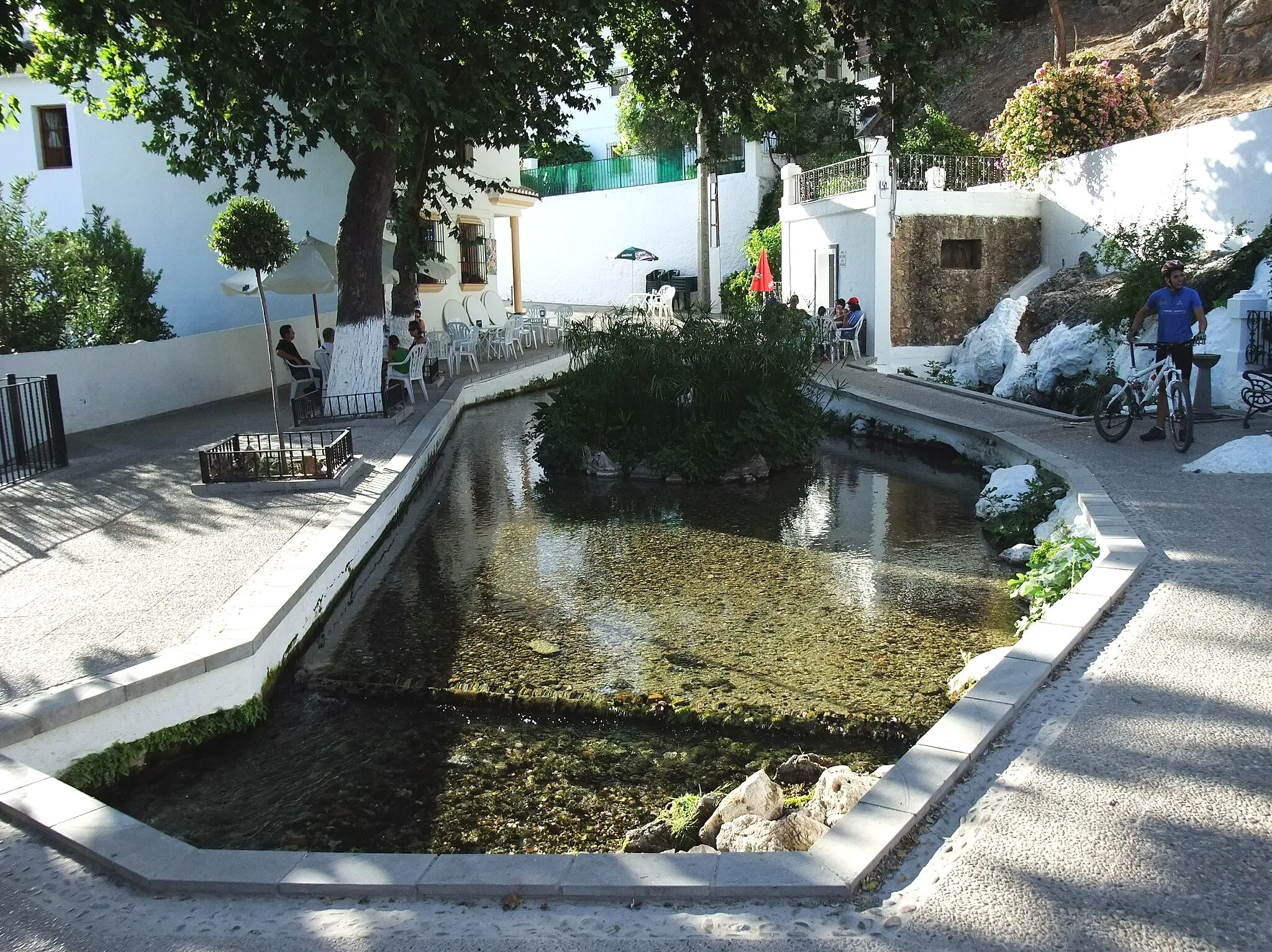Photo showing: Center of Zagrilla, Province Córdoba in Andalusia, Spain. The water emerges from a karst spring "La Fuente" at the foot of the mountain (in the back).