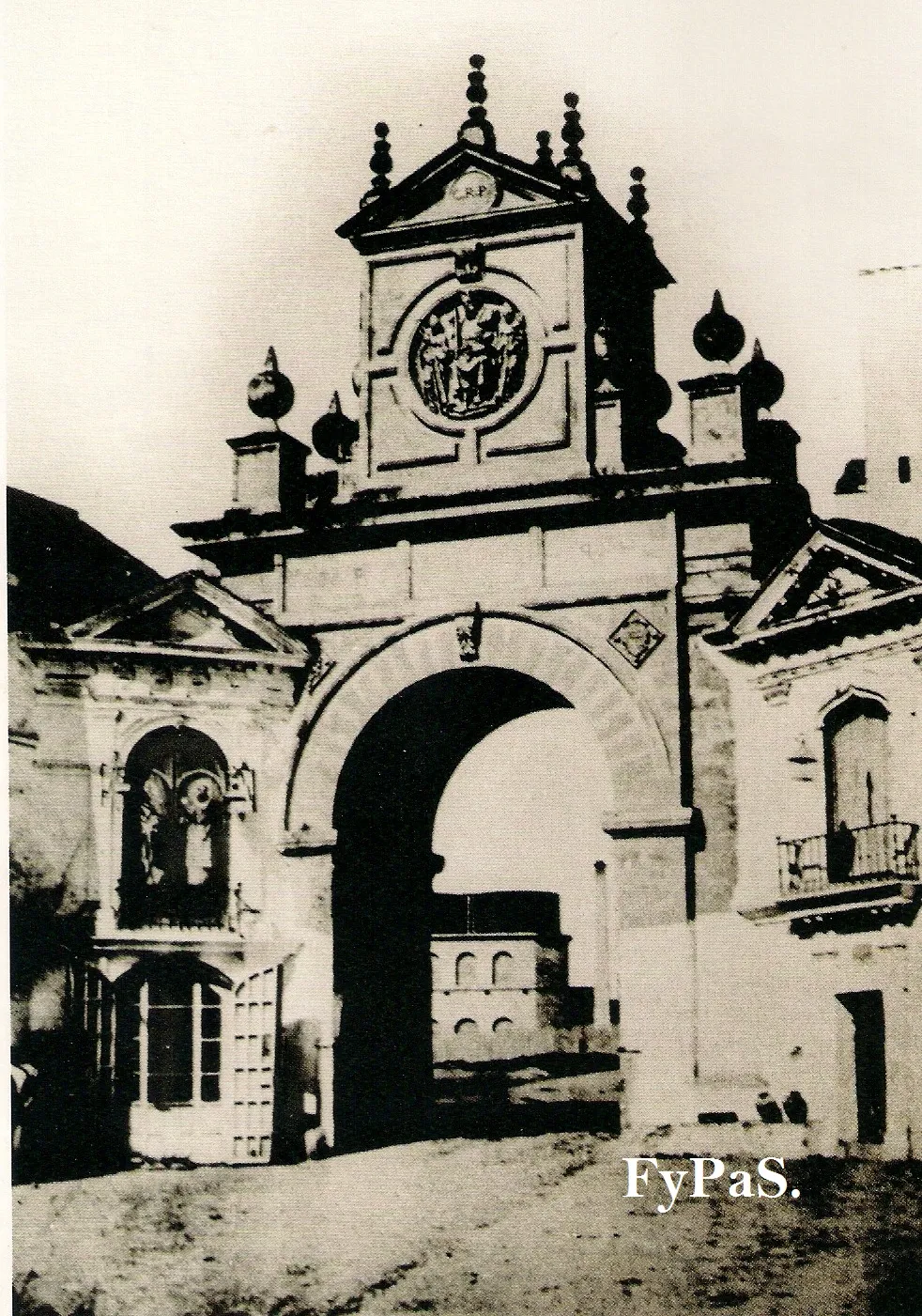 Photo showing: Puerta Real de Sevilla, fotografiada por Joseph de Vigier (1821-1894)(Calotipo) 1850