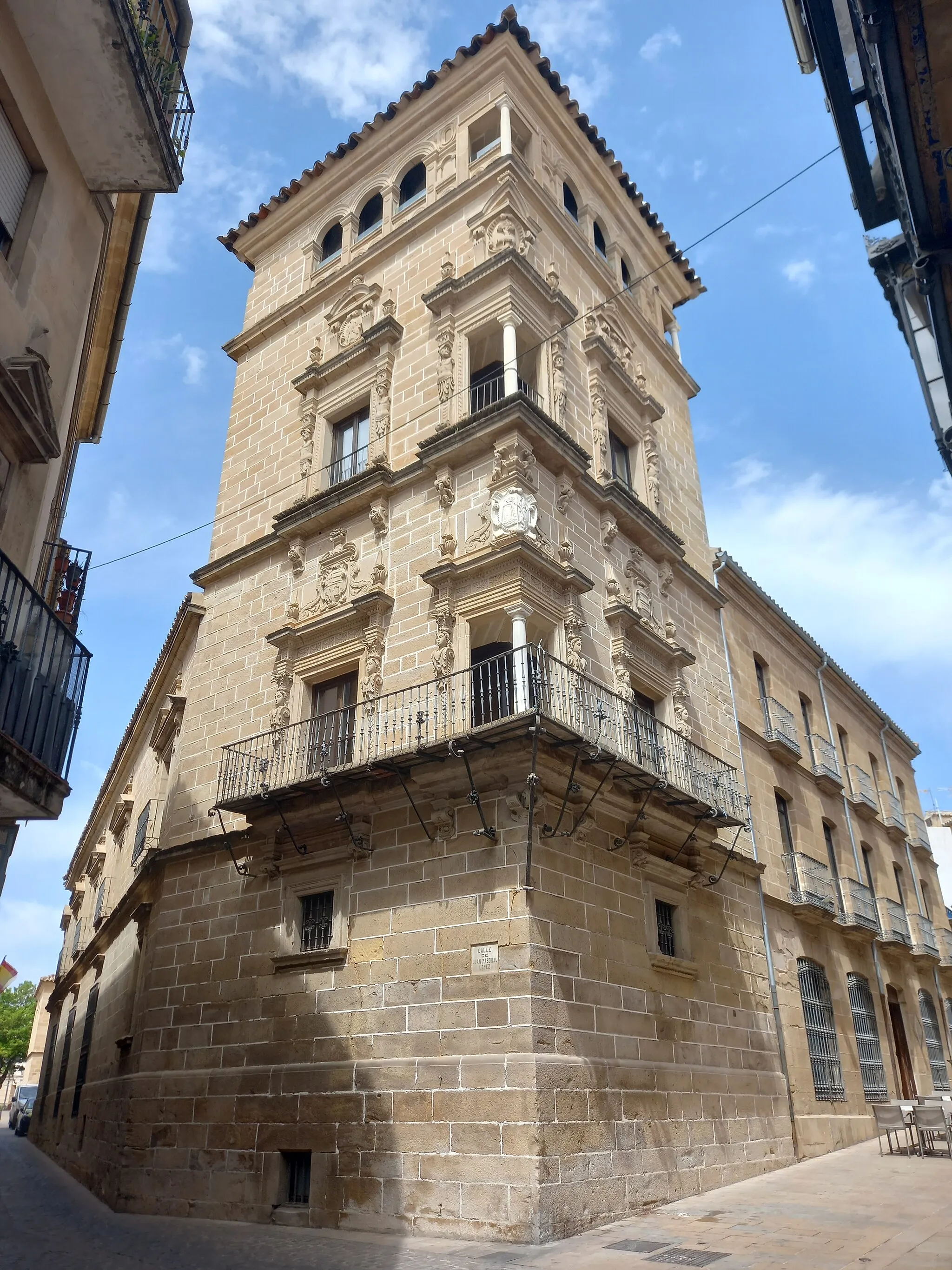 Photo showing: Torre de los Condes, del palacio de los Condes de Guadiana