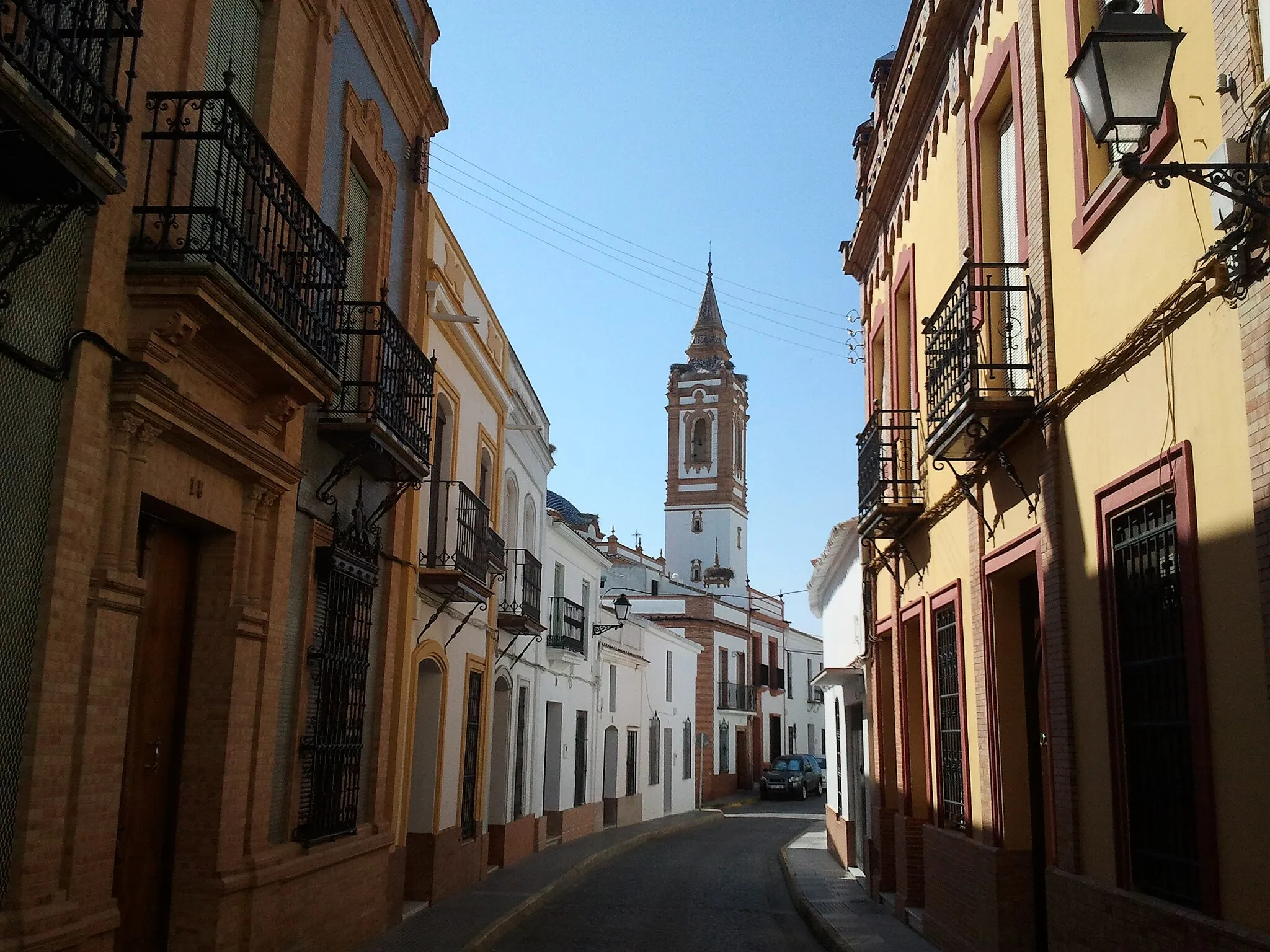 Photo showing: Calle Amargura de Rociana del Condado (Huelva), localidad declarada Conjunto Histórico-Artístico y Bien de Interés Cultural.