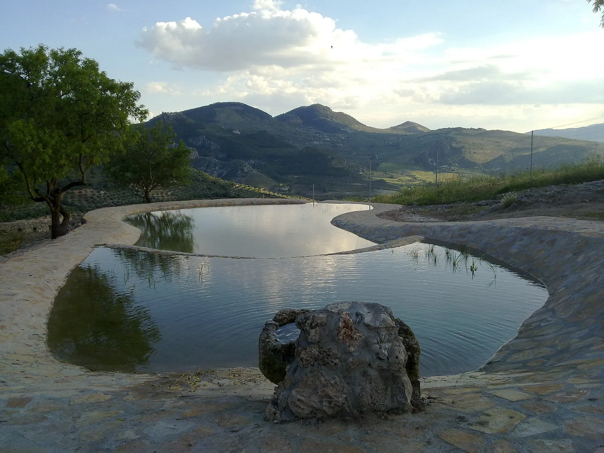 Photo showing: Foto tomada en los parapetos del lago de Tózar, en el municipio de Moclín (Granada, España)