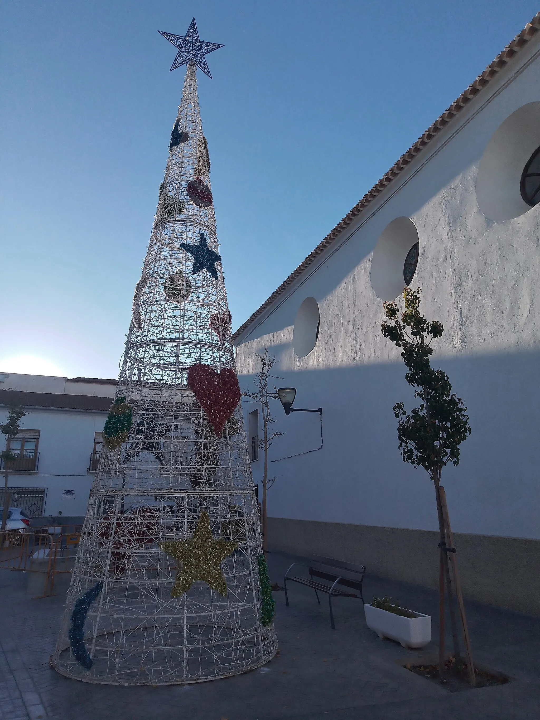 Photo showing: Decoración navideña junto a la plaza de la ermita de los Remedios