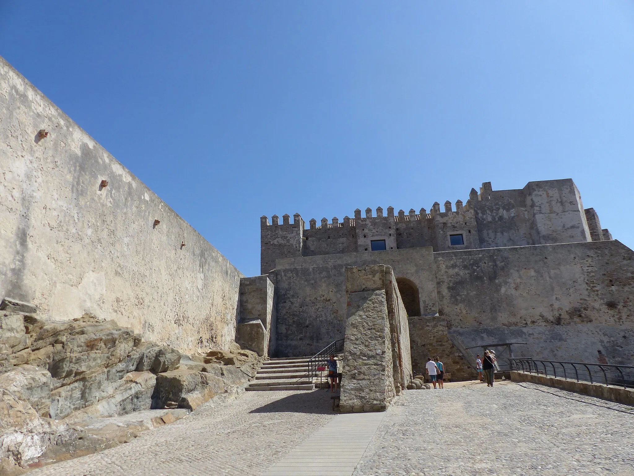 Photo showing: Acceso, Castillo de Tarifa, España, 2015.