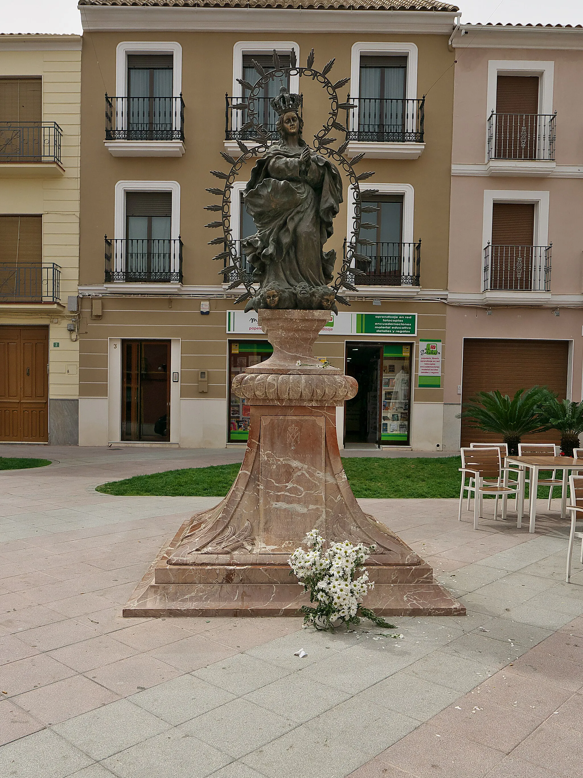 Photo showing: Obra de Rodolfo de Dios Alcalá, situado en la Plaza Llanete de San Agustín (Lucena).