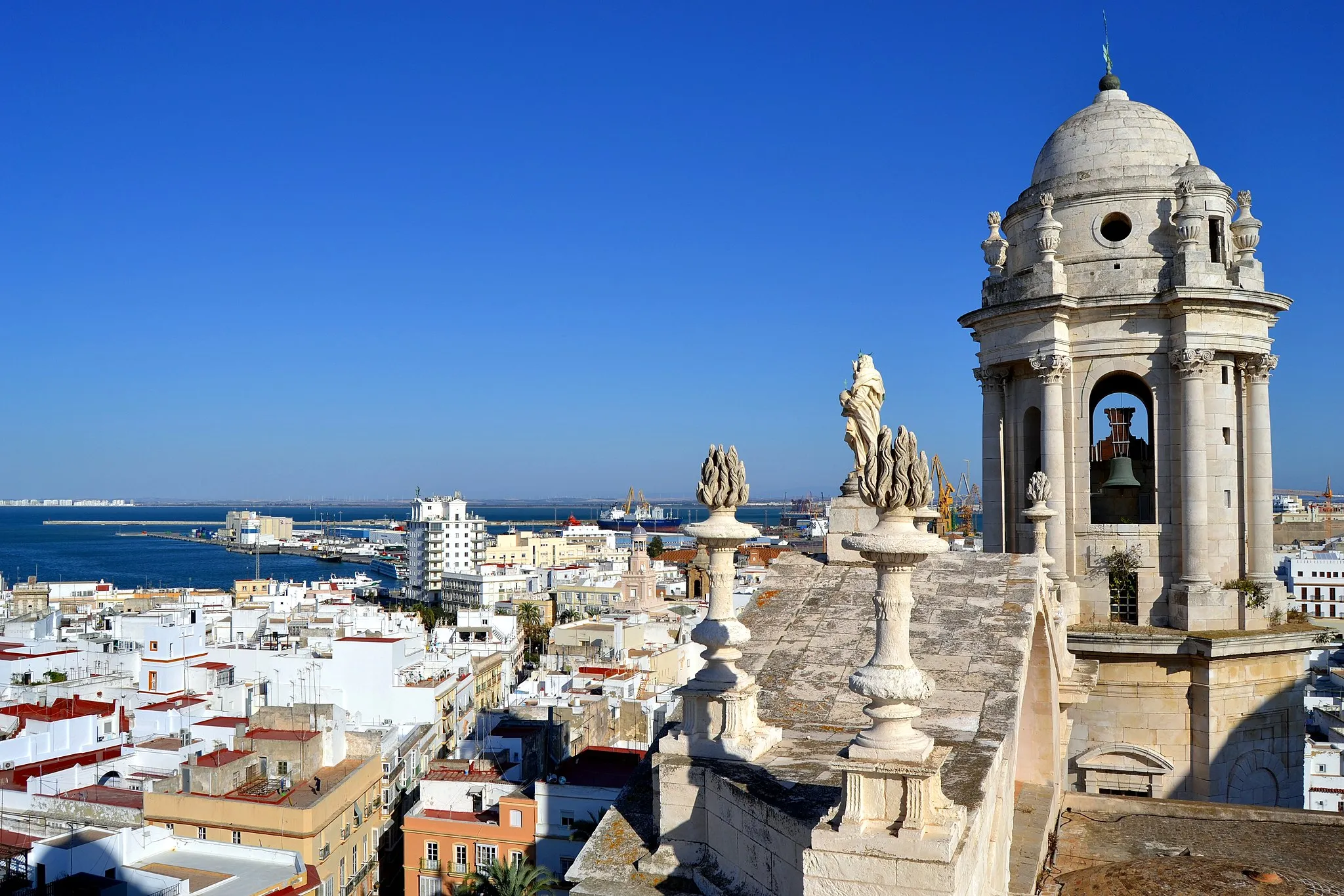 Photo showing: Vistas desde la Torre de Poniente de la Catedral de Cádiz, España.