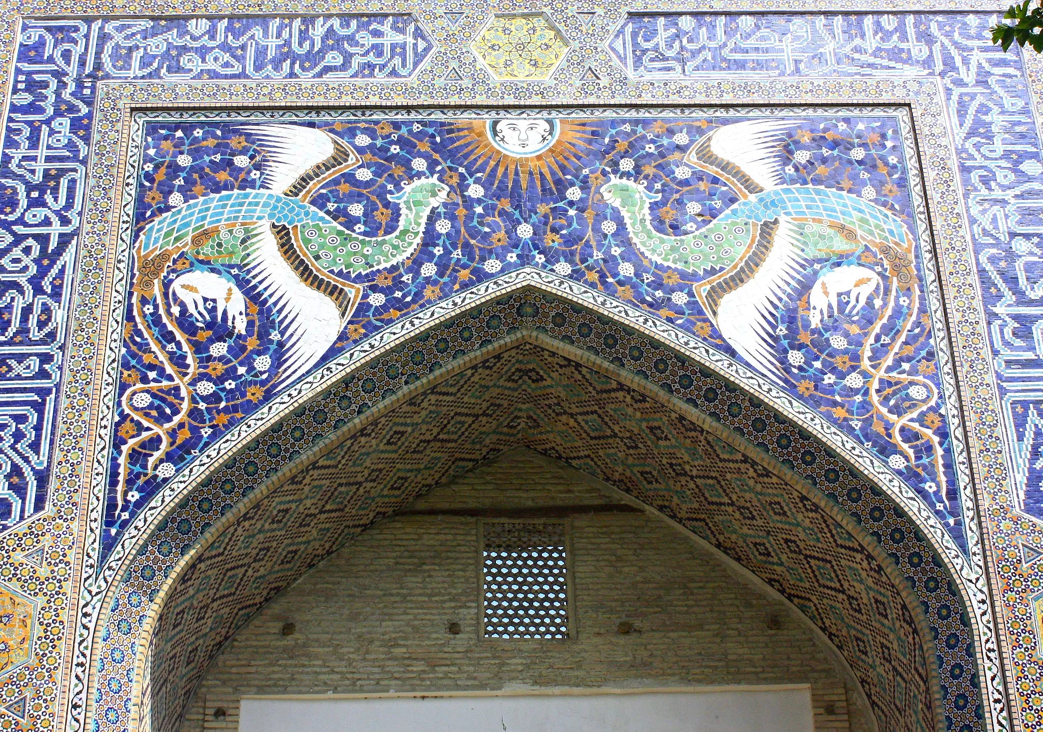 Photo showing: Mosaic detail at the Nadir Divan-begi Madrasah in Bukhara, Uzbekistan.