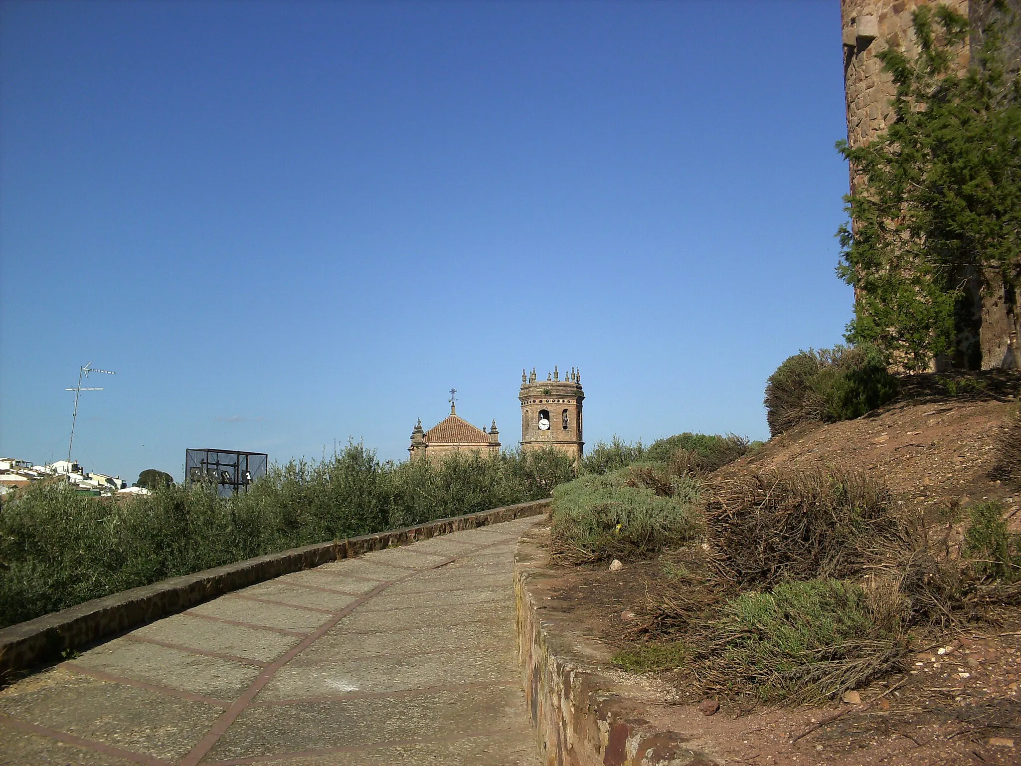 Photo showing: Ronda alrededor del Castillo de Burgalimar.