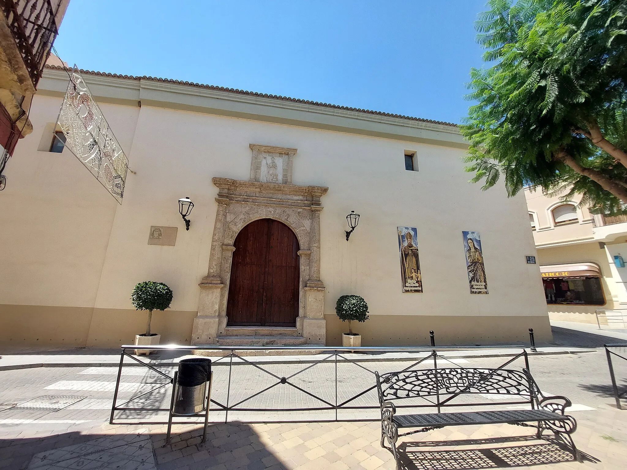 Photo showing: Vista exterior de la Iglesia de San Nicolás de Bari situada en el municipio de Alhama de Almería. Hecha durante el proyecto "Escuela de Wikicronistas 2022"