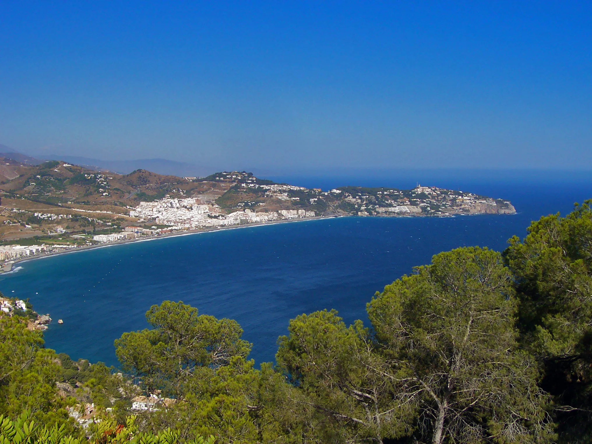 Photo showing: Imagen de la Bahía de La Herradura (Granada-España) tomada desde Cerro Gordo