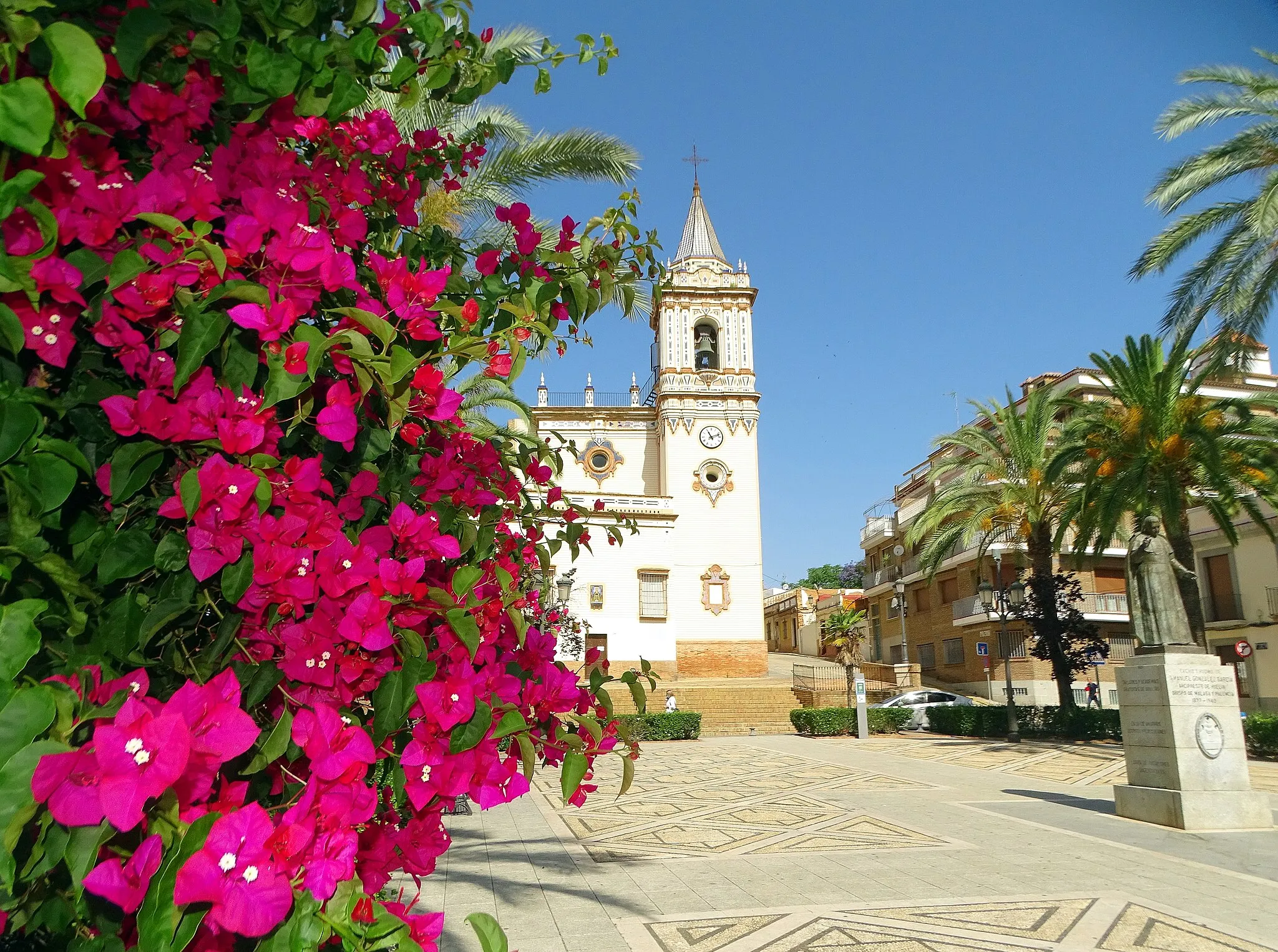 Photo showing: Plaza e Iglesia de San Pedro, en Huelva (España).