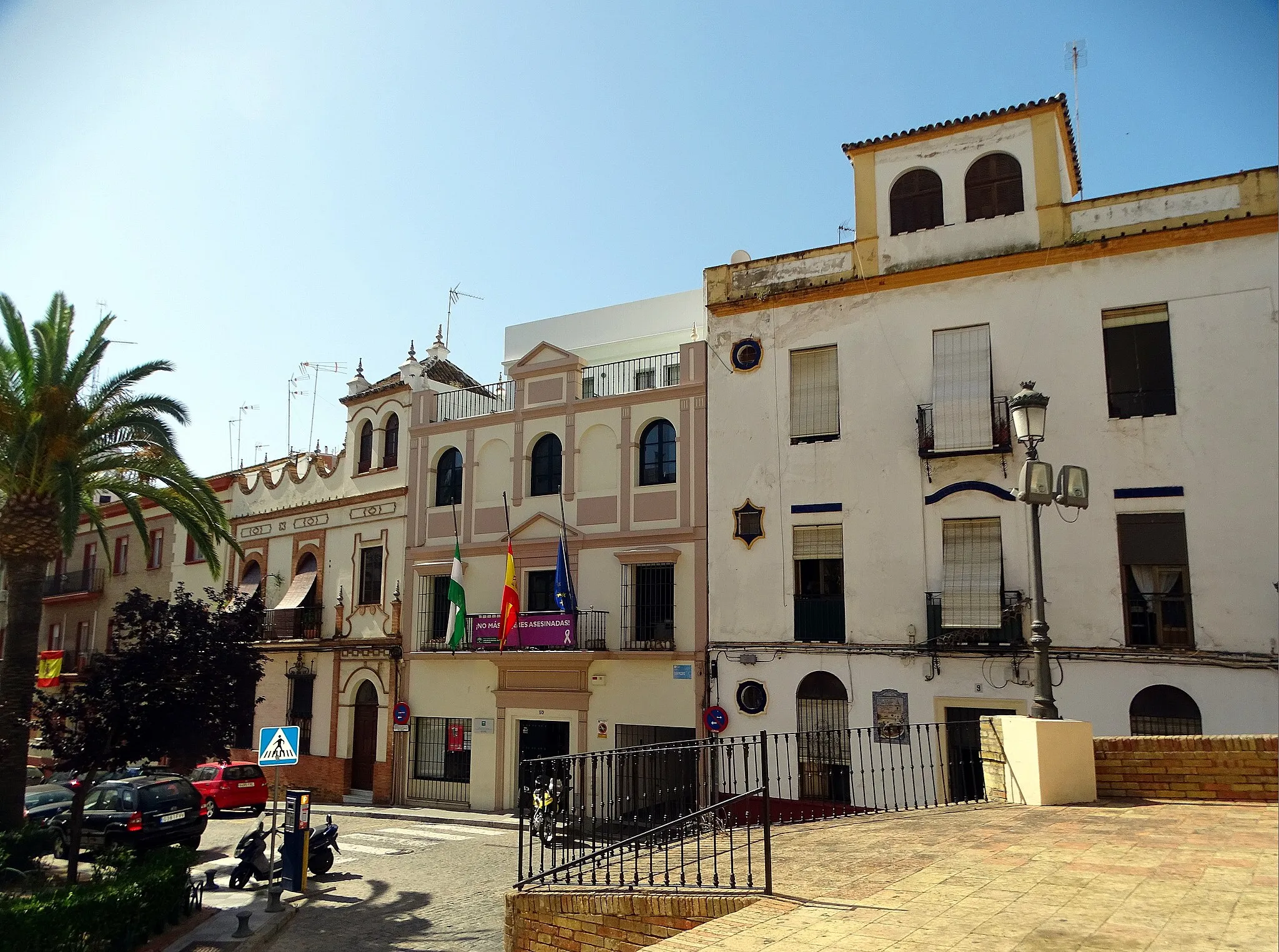 Photo showing: Fachada de varios edificios en la plaza de San Pedro, Huelva.