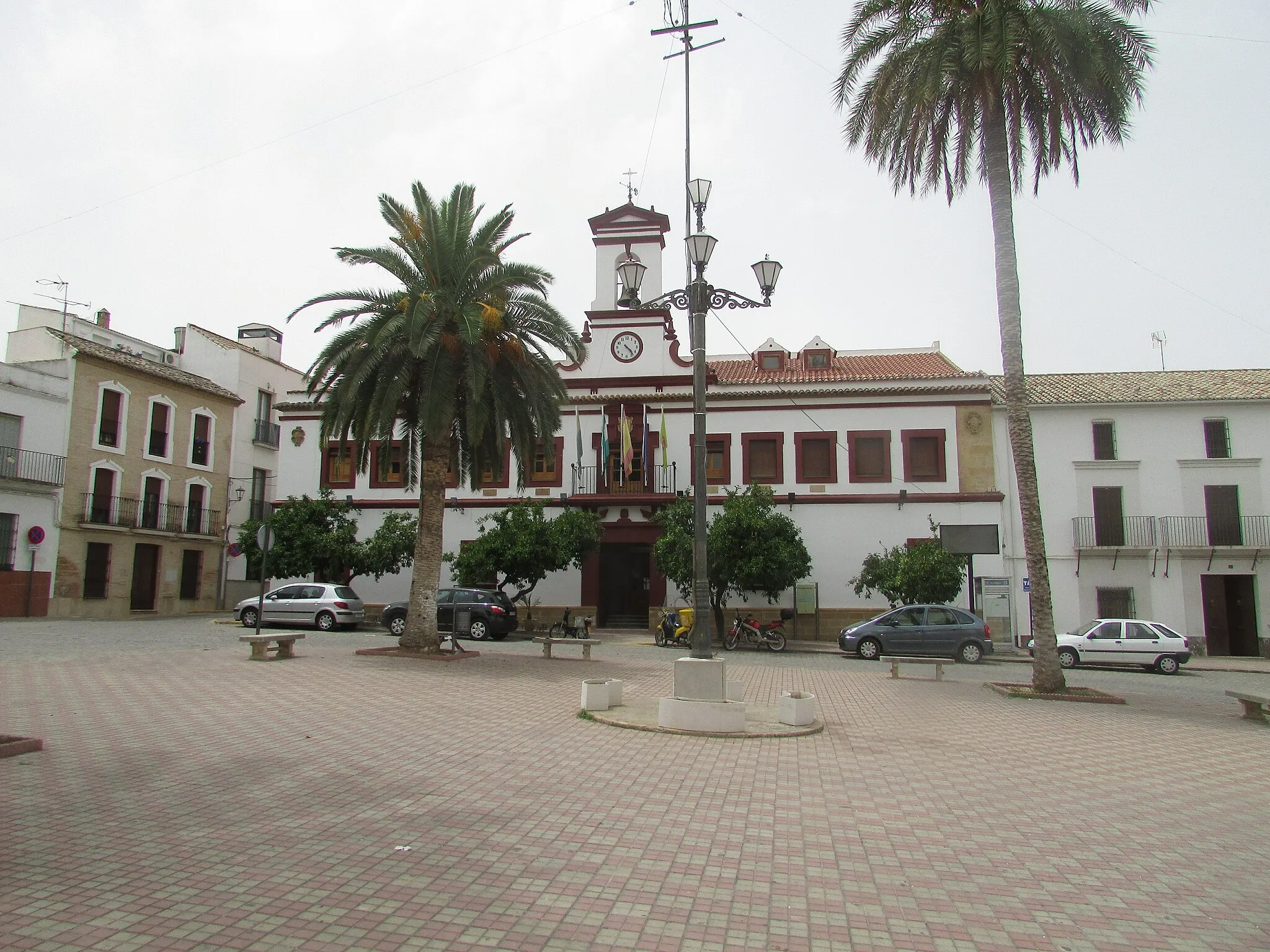 Photo showing: The town hall of Lopera, Andalusia, Spain. The building is located on the west side Plaza de la Constitución.