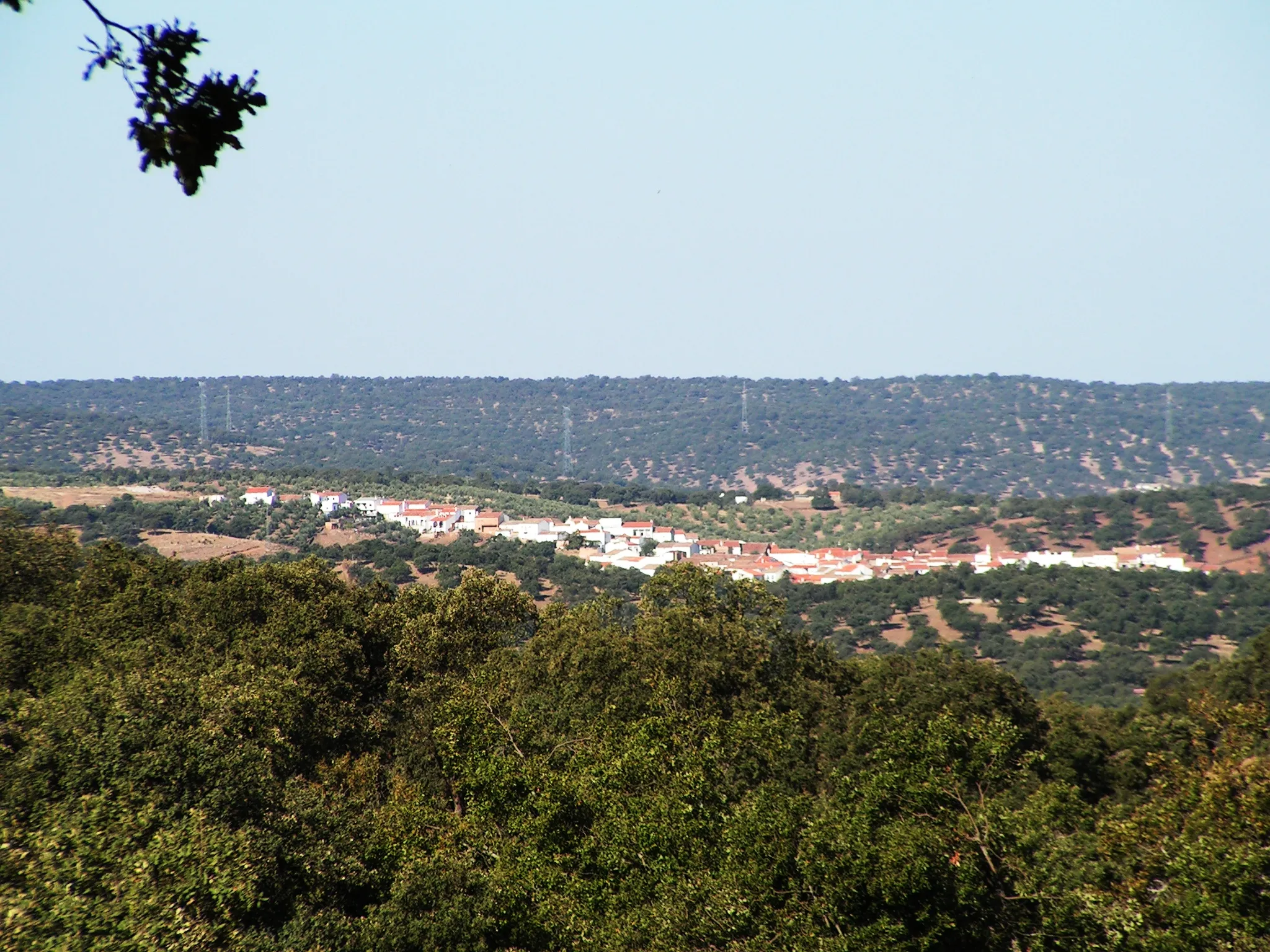 Photo showing: Vista panorámica de Azuel realizada desde una zona elevada del camino de Azuel a Venta del Cerezo.