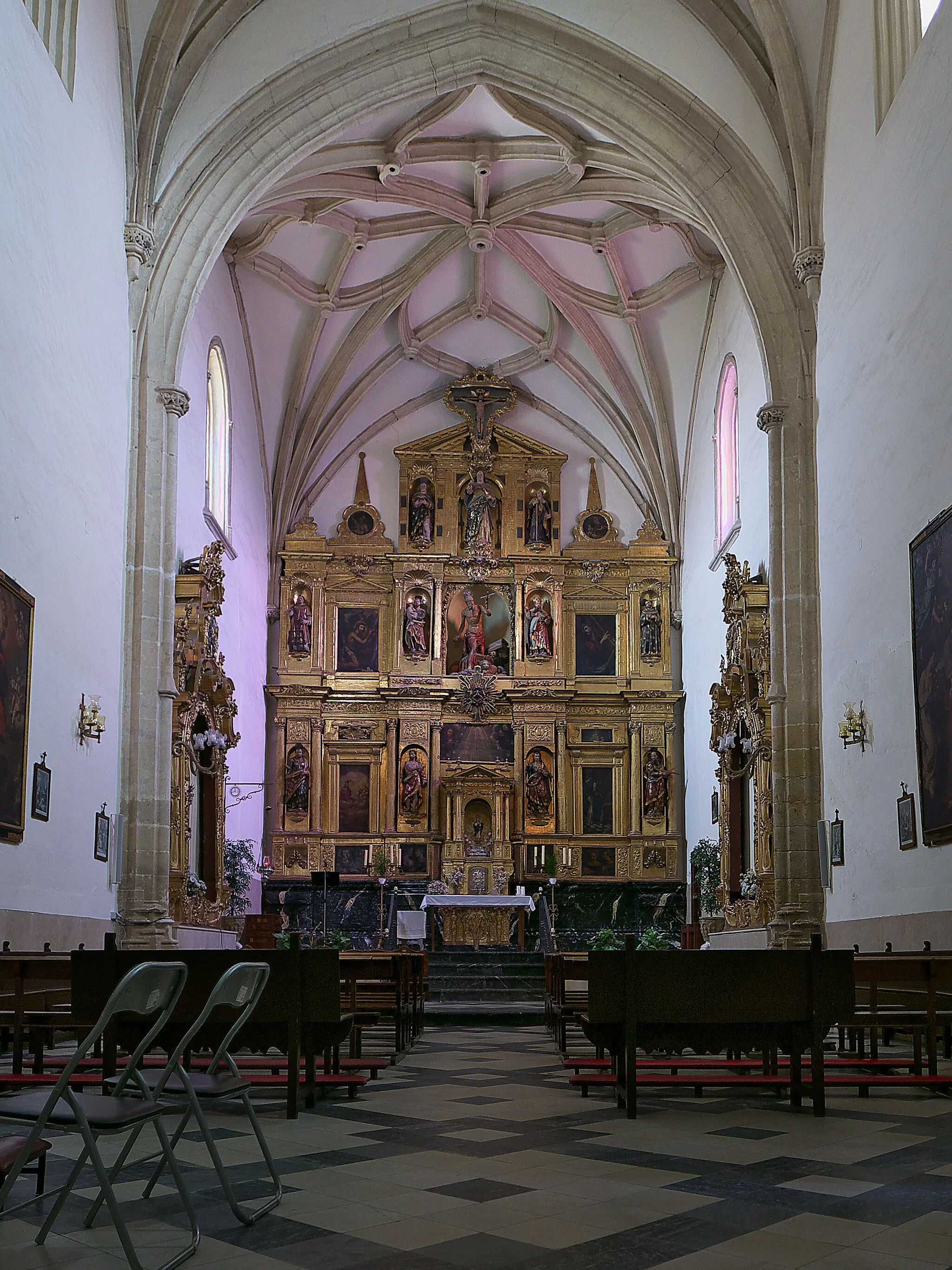Photo showing: Capilla mayor de la iglesia del monasterio jerónimo. La arquitectura del retablo es de Andrés de Ocampo (1582-1596) con pinturas de Baltasar del Águila.