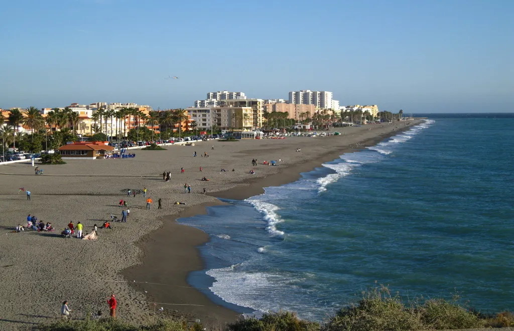 Photo showing: Beach in Salobreña, Spain.