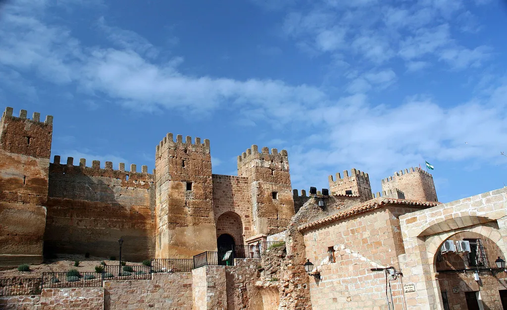 Photo showing: Fachada del castillo de Baños de la Encina, Jaén, Andalucía, España