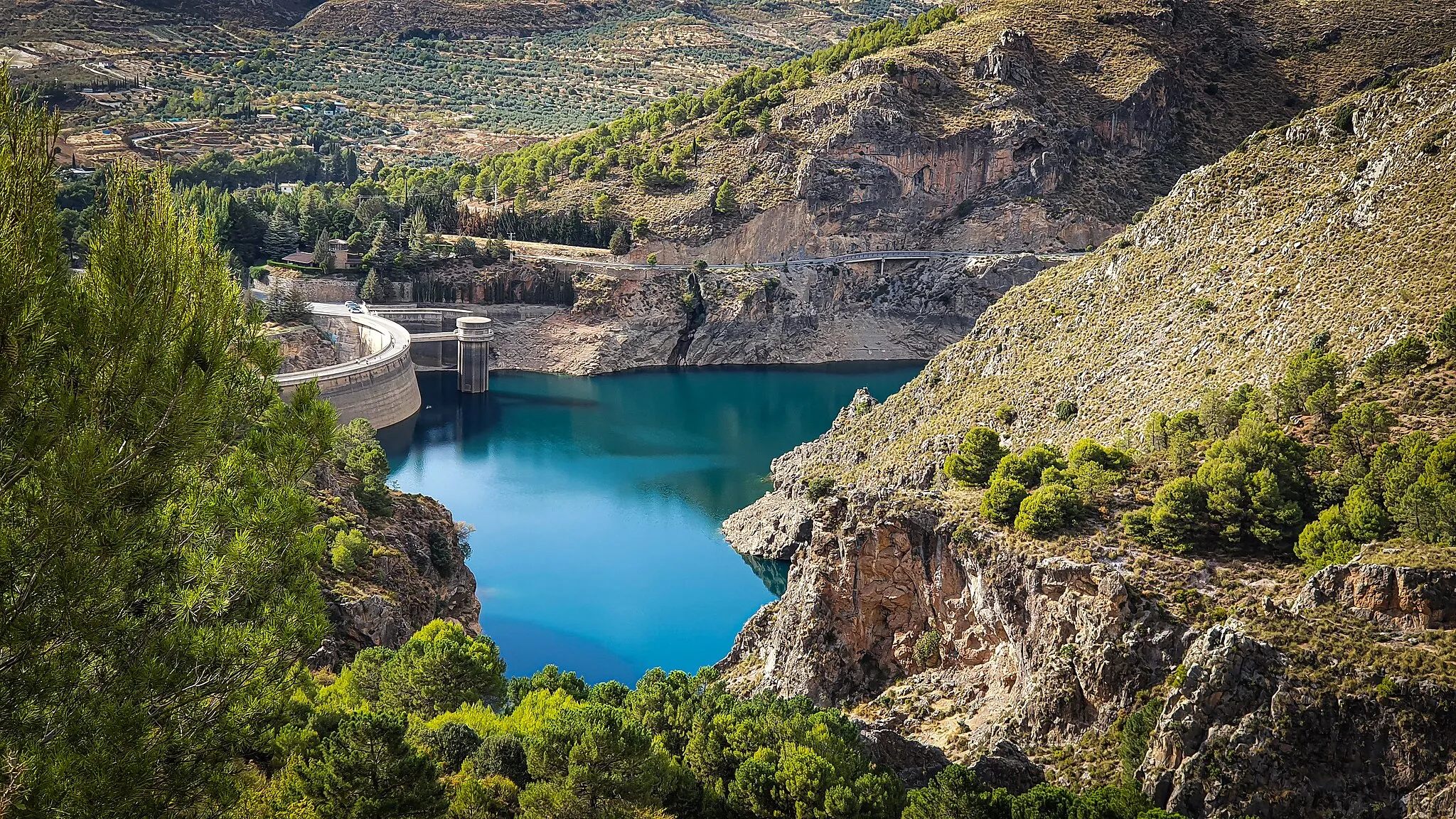 Photo showing: Quéntar reservoir