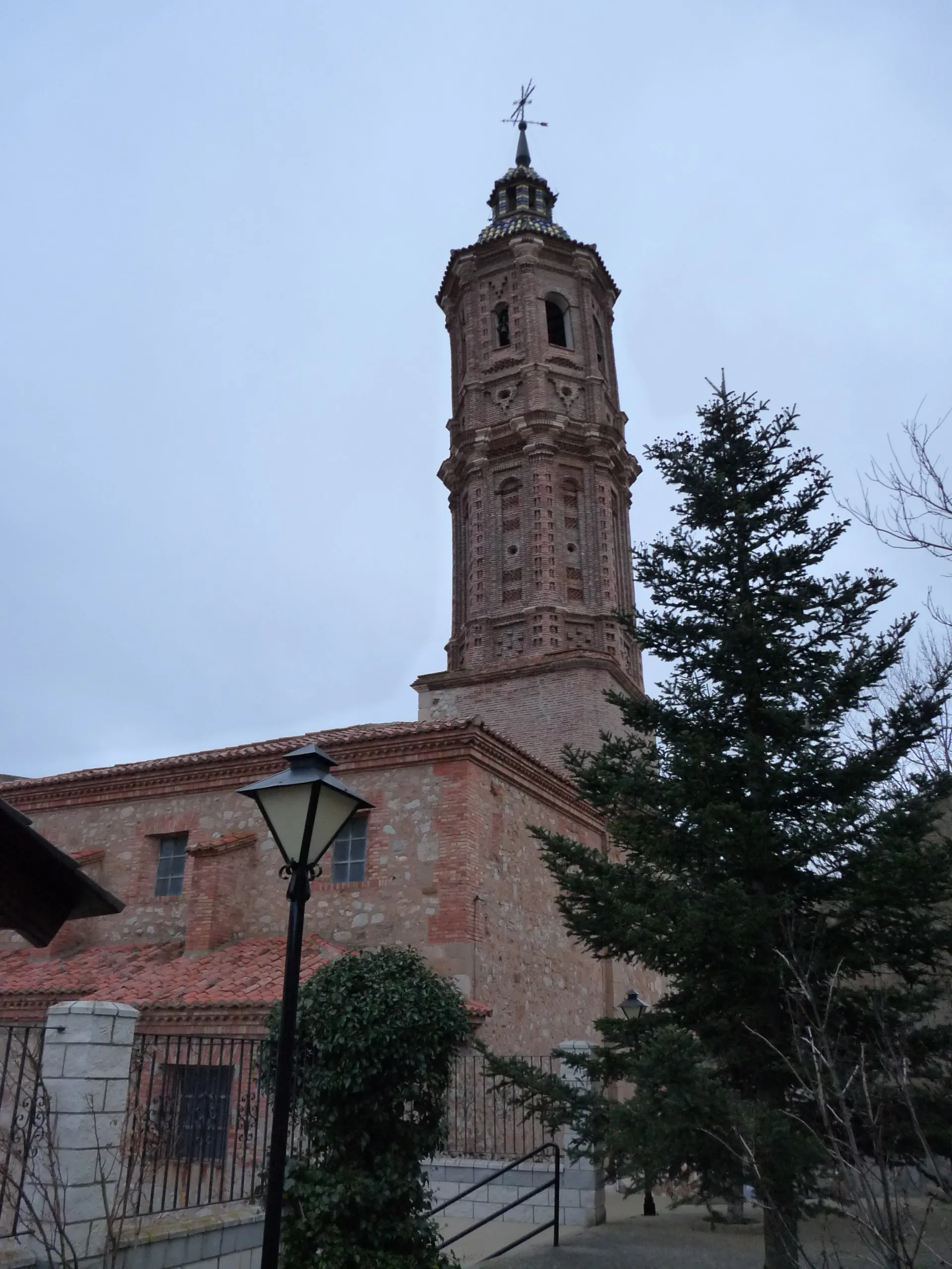 Photo showing: Alpeñés - Iglesia de San Andrés Apostol (1956) - Torre (barroco-mudejar)