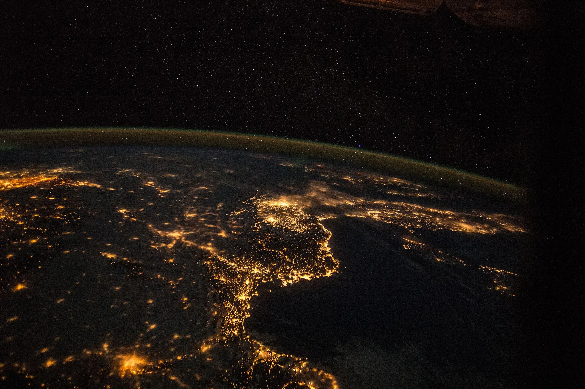 Photo showing: View of Earth taken during ISS Expedition 43.