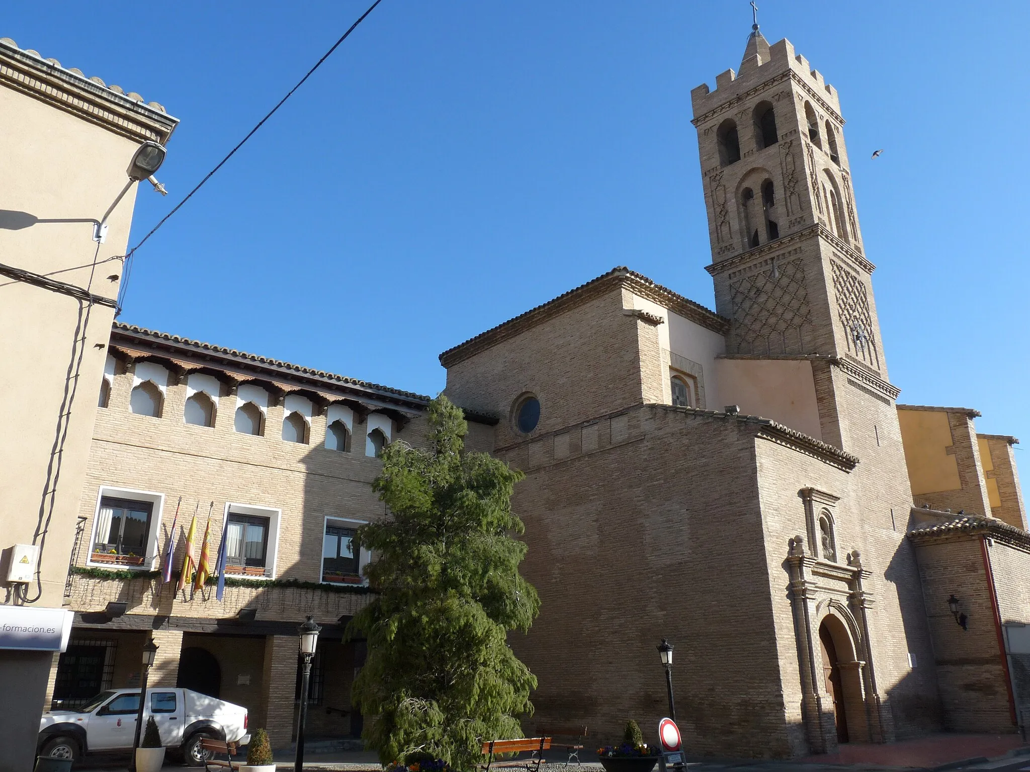 Photo showing: La Puebla de Alfindén - Ayuntamiento s.XV - Iglesia de Nuestra Señora de la Asunción s. XIV al XVIII - Torre mudéjar del s. XVI