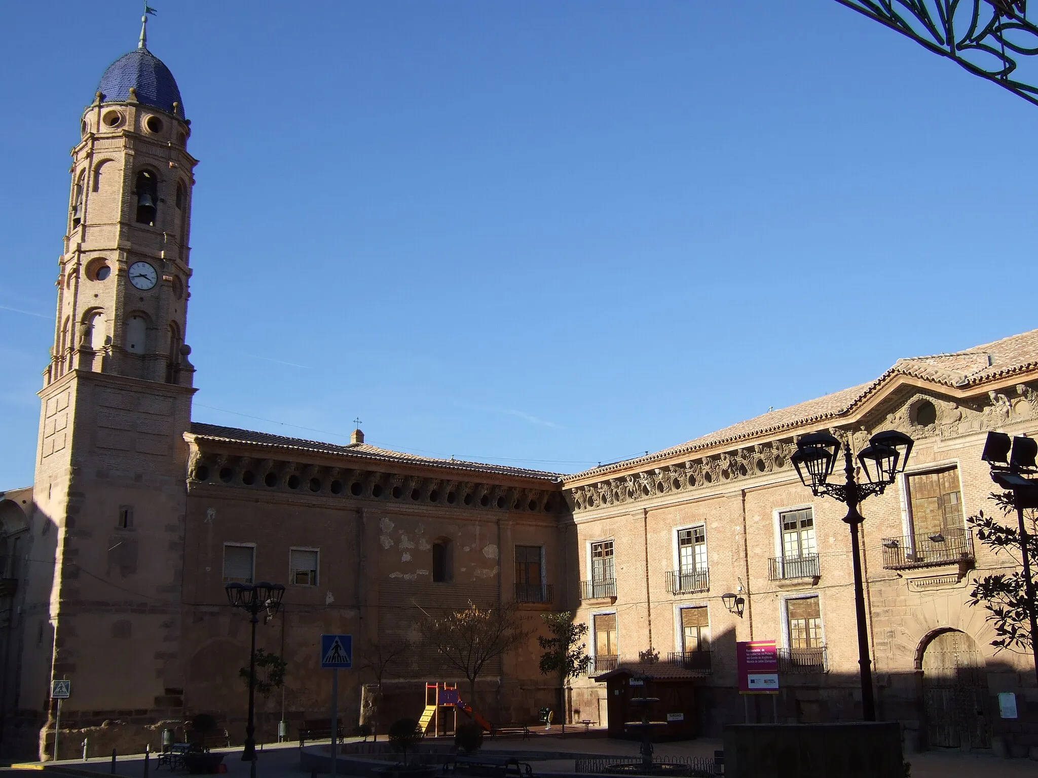 Photo showing: Morata de Jalón - Iglesia de Santa Ana - Palacio del conde de Morata o de los Condes de Argillo