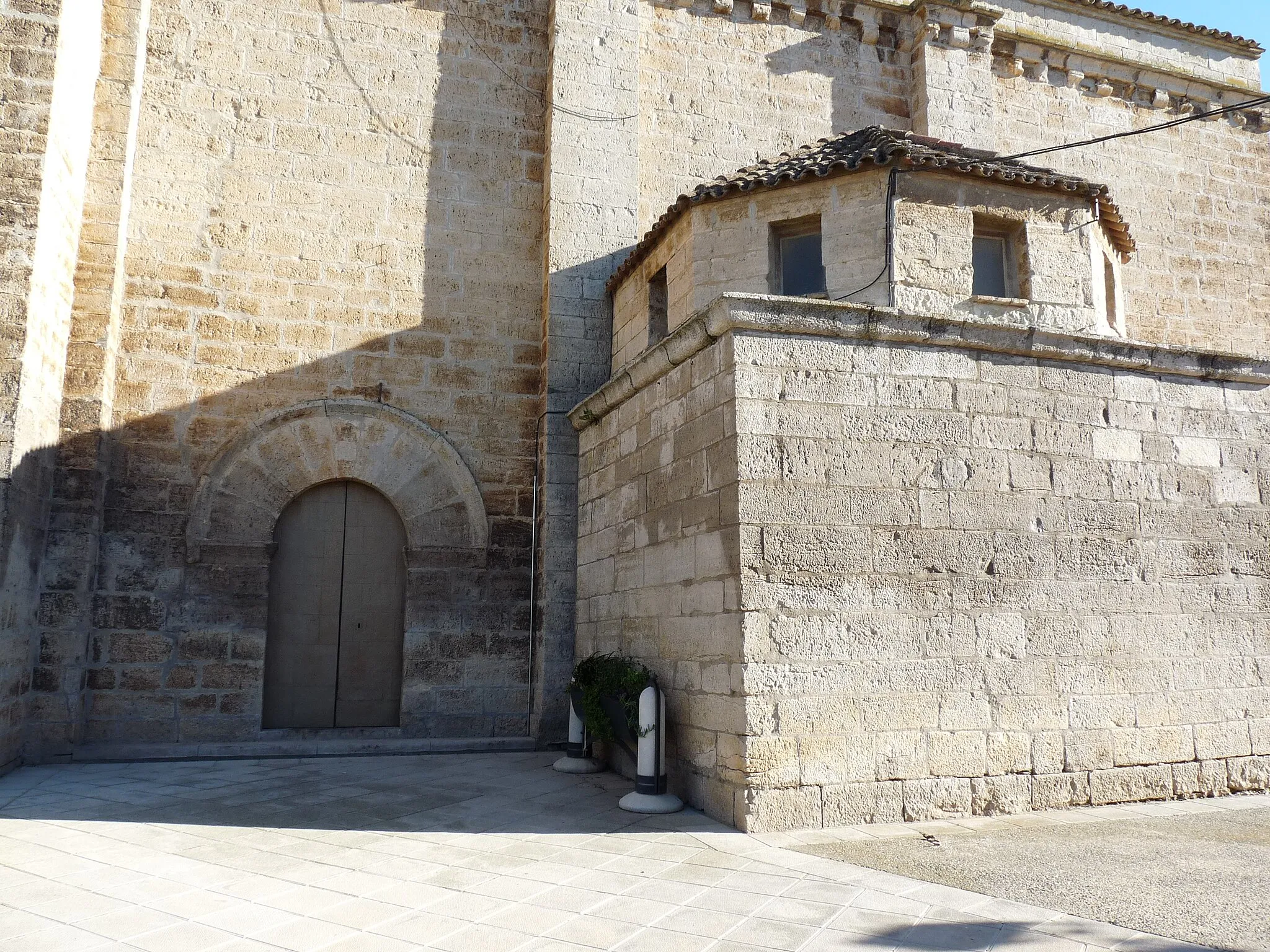 Photo showing: Ontiñena - Iglesia de Santa María la Mayor (s. XIII)

This is a photo of a monument indexed in the Spanish heritage register of Bienes de Interés Cultural under the reference 1-INM-HUE-011-165-003.